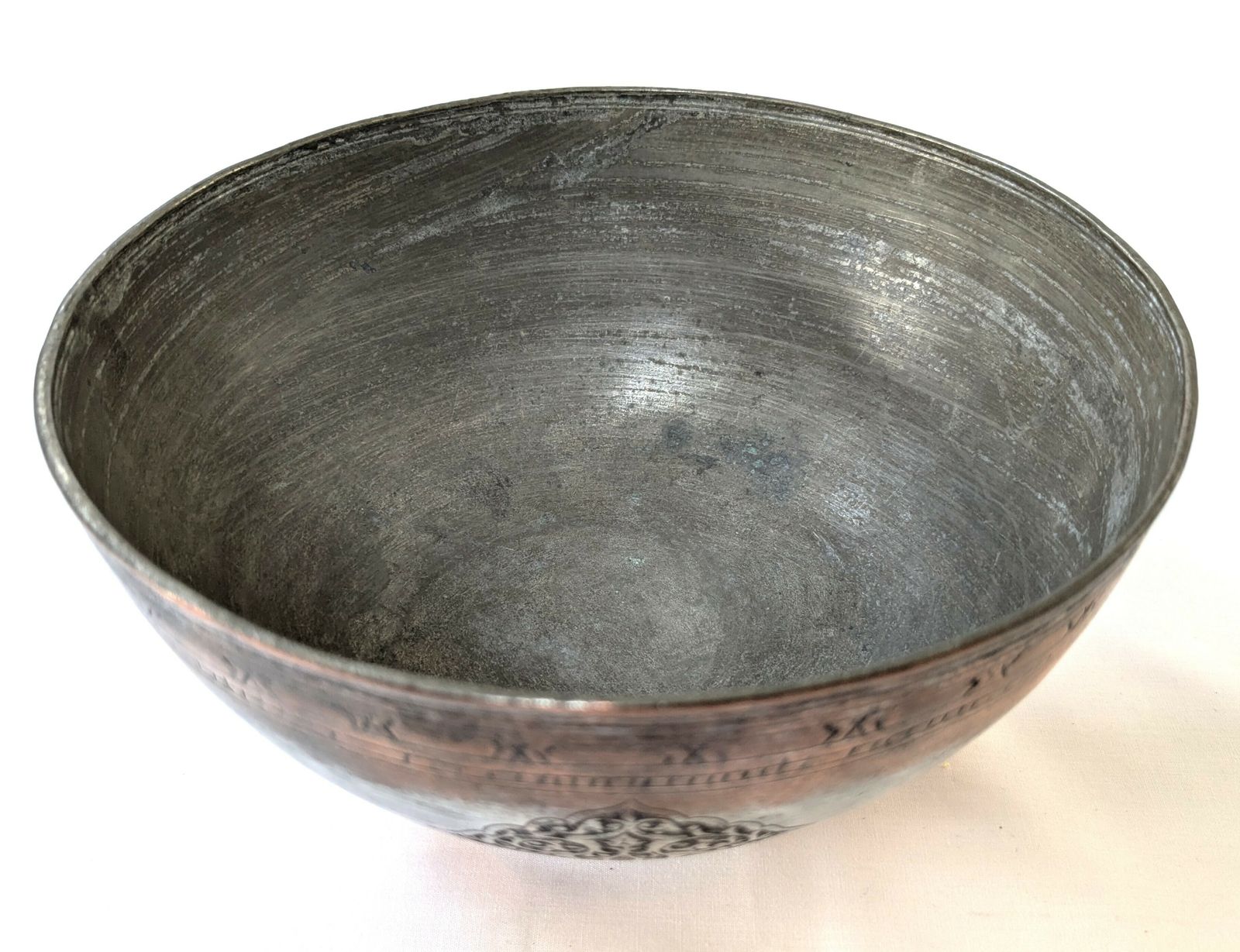 photo vinterior Antique Islamic Safavid Tinned Copper Engraved Bowl