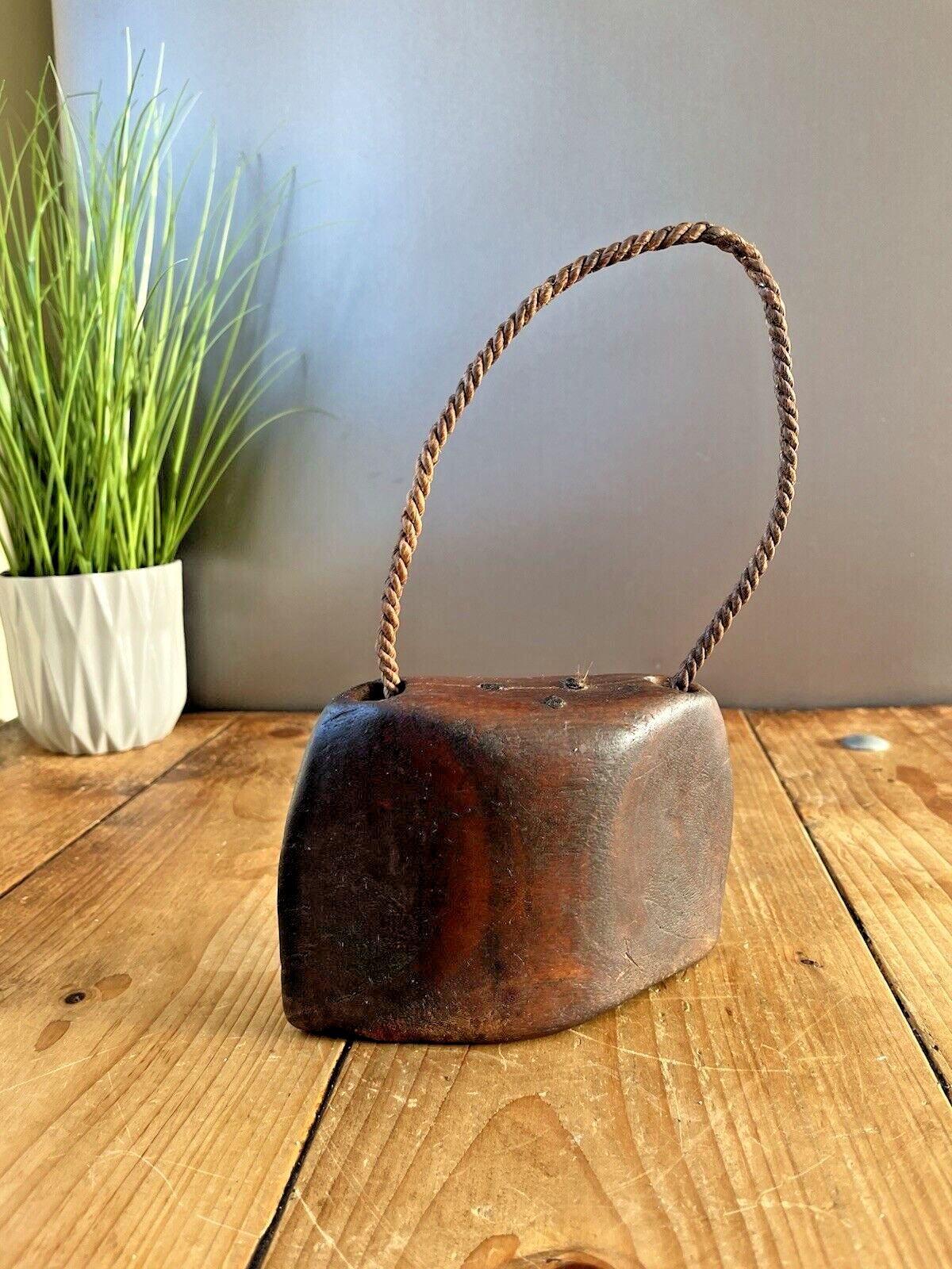 Antique C1900 Primitive Wooden Hand Carved Cow Bell Ringer Alpine Rustic Farm photo vinterior