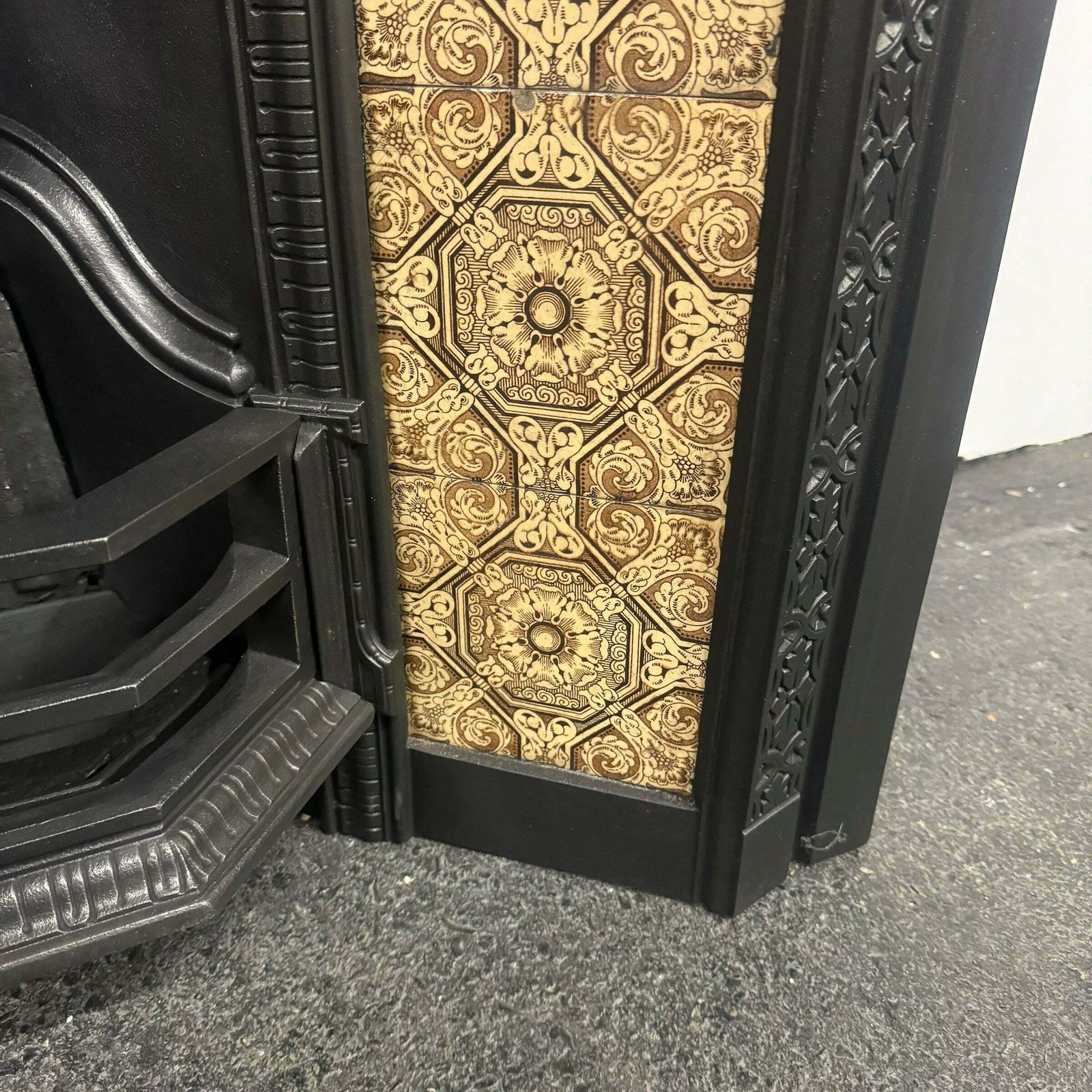 photo furniture Antique Victorian Tiled Fireplace Insert