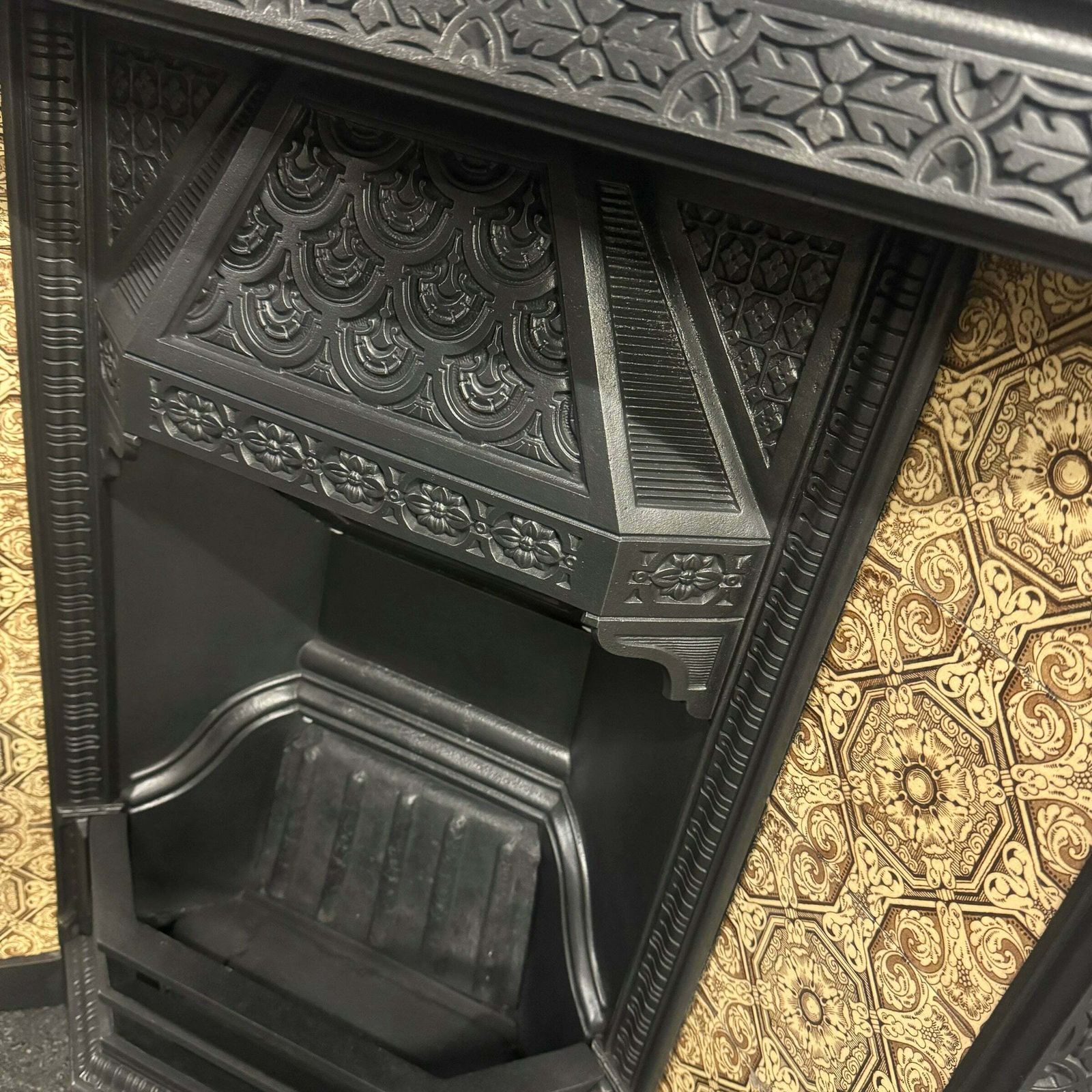 1200.0 Antique Victorian Tiled Fireplace Insert photo