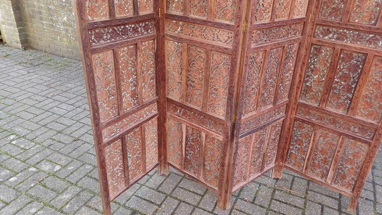 Vintage 1970s/80s Handcrafted Hardwood Vanity Screen Room Divider With Intricate Grapevine Carvings photo 595.0