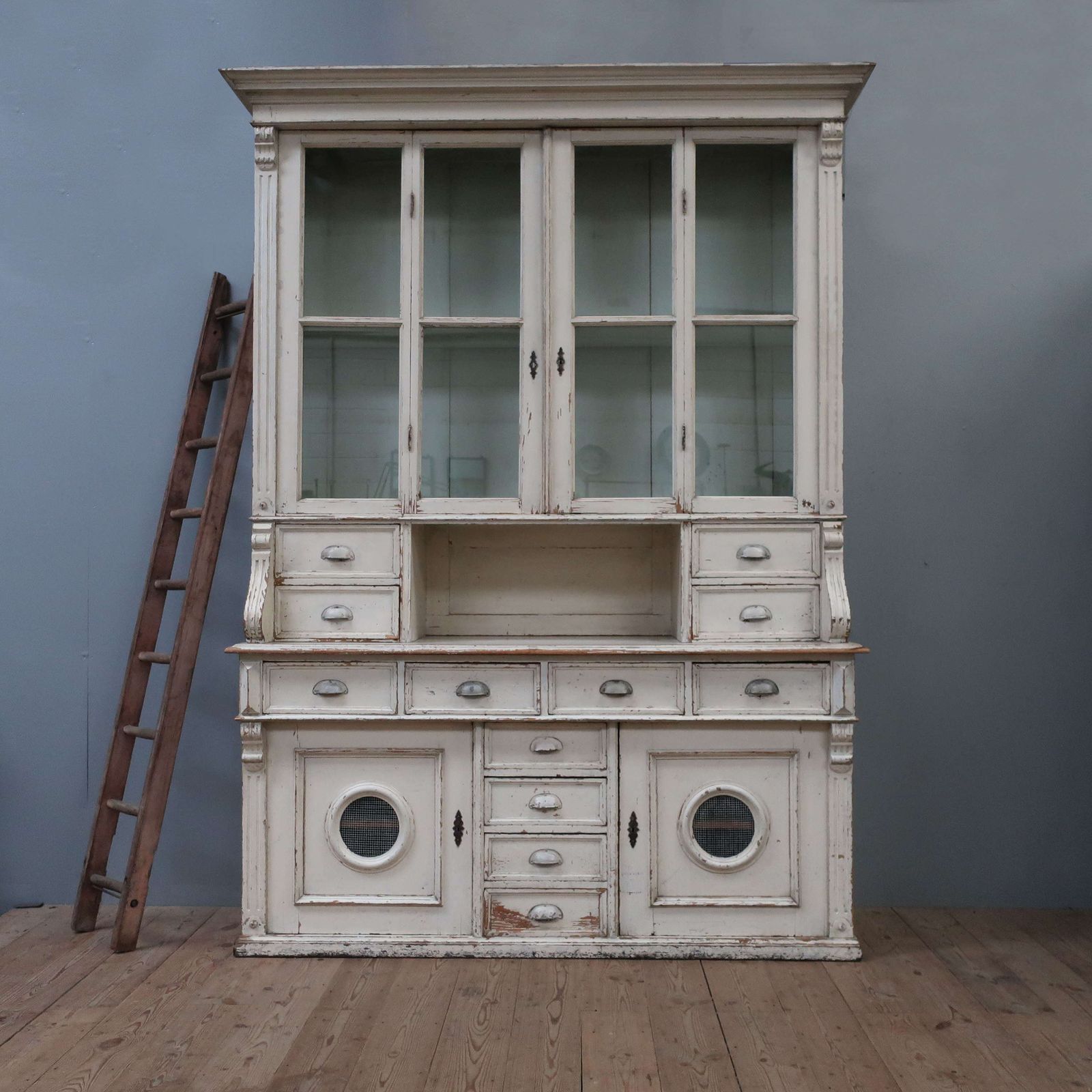 photo vintage Huge Country House Dresser C1890