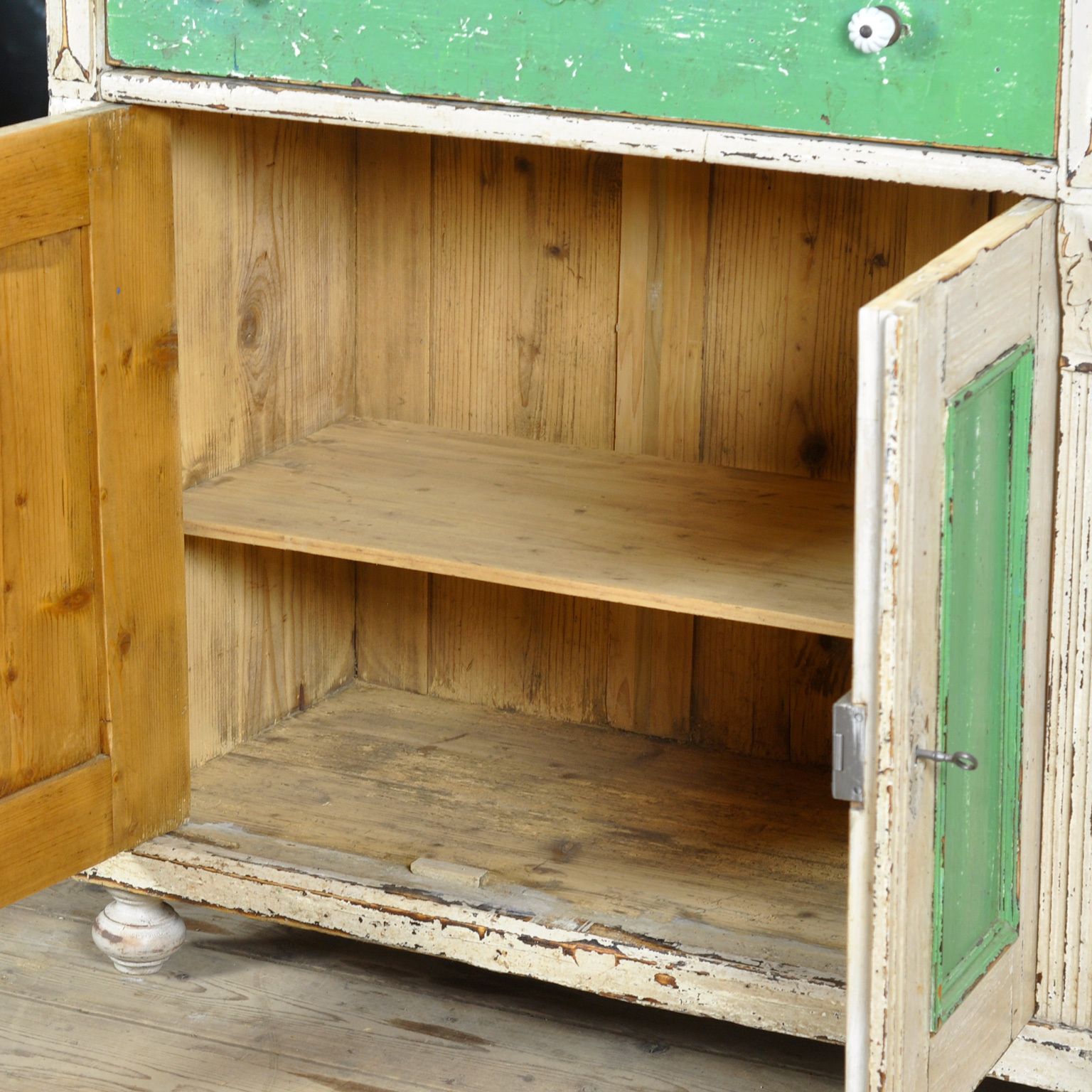 photo furniture Pine Dresser, 1910s