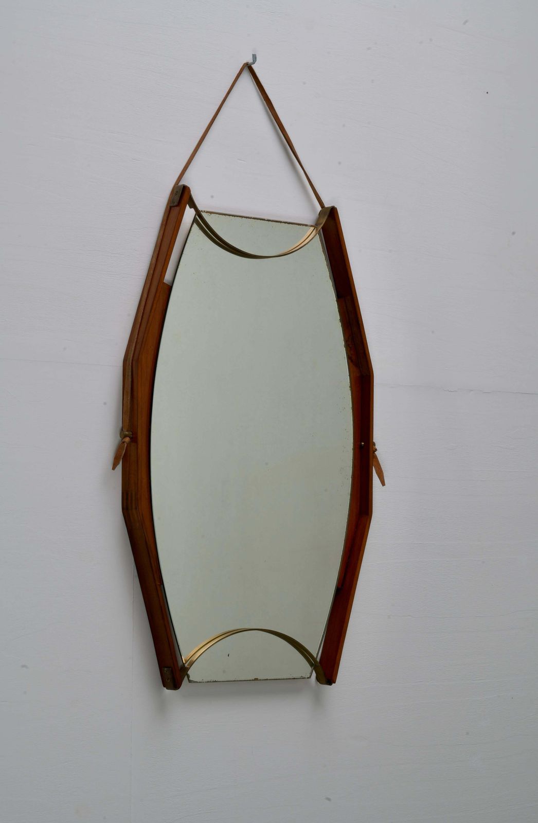 Wandspiegel In Walnoot, Messing En Glas, Italië, Ca. Jaren 1950 photo vinterior