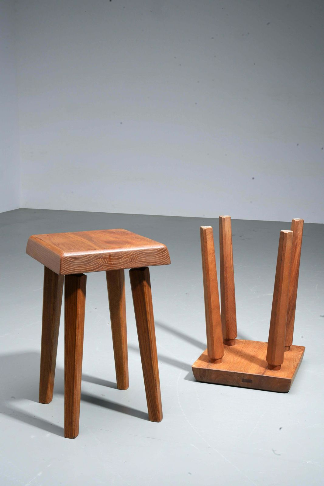 photo furniture Set Van 2 Pierre Chapo Krukken S01 Met Patina, Oude Uitvoering In Olm, Frankrijk, Jaren 1970