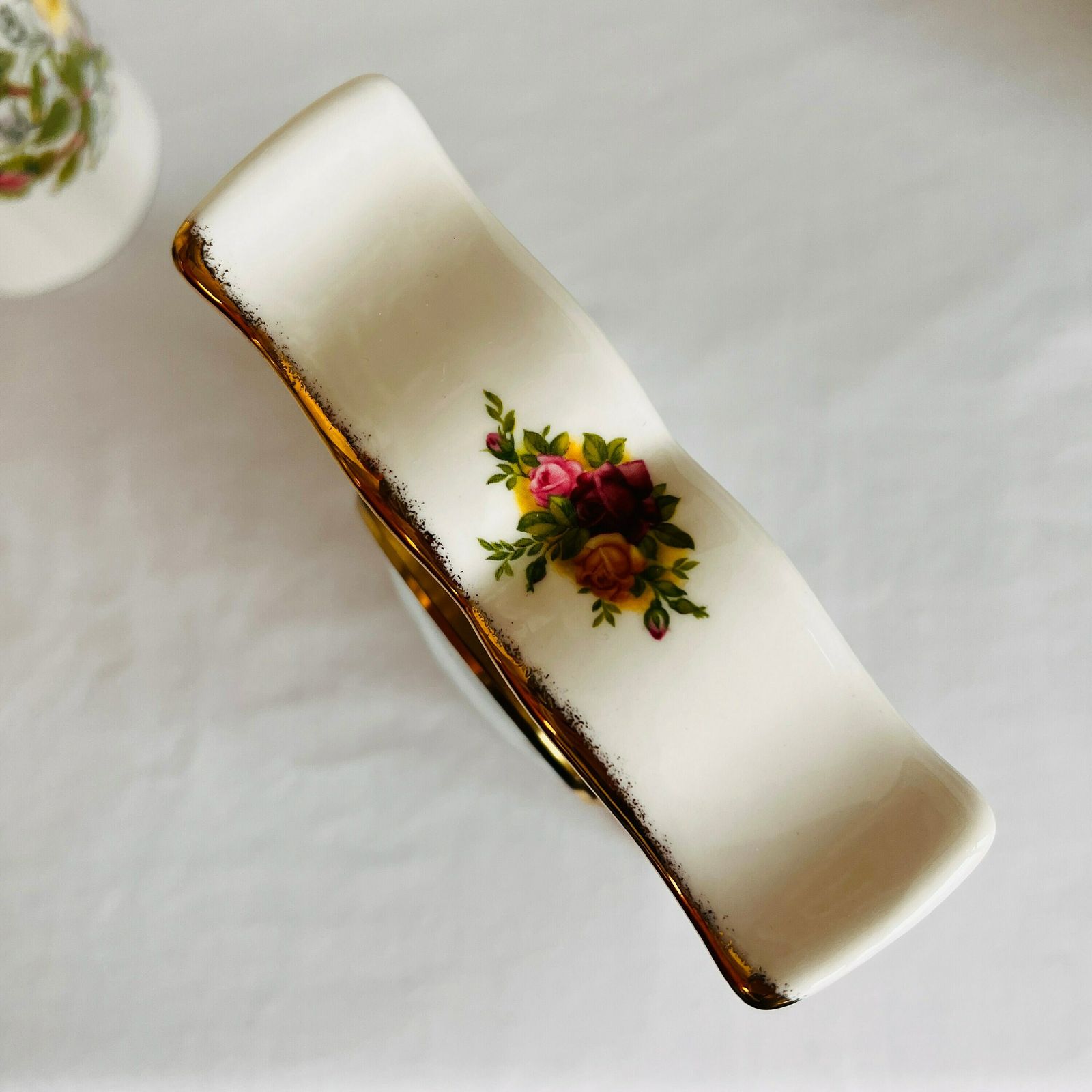 Royal Old Country Roses Kwartsklok, Bone China Porselein, Made In England photo vinterior