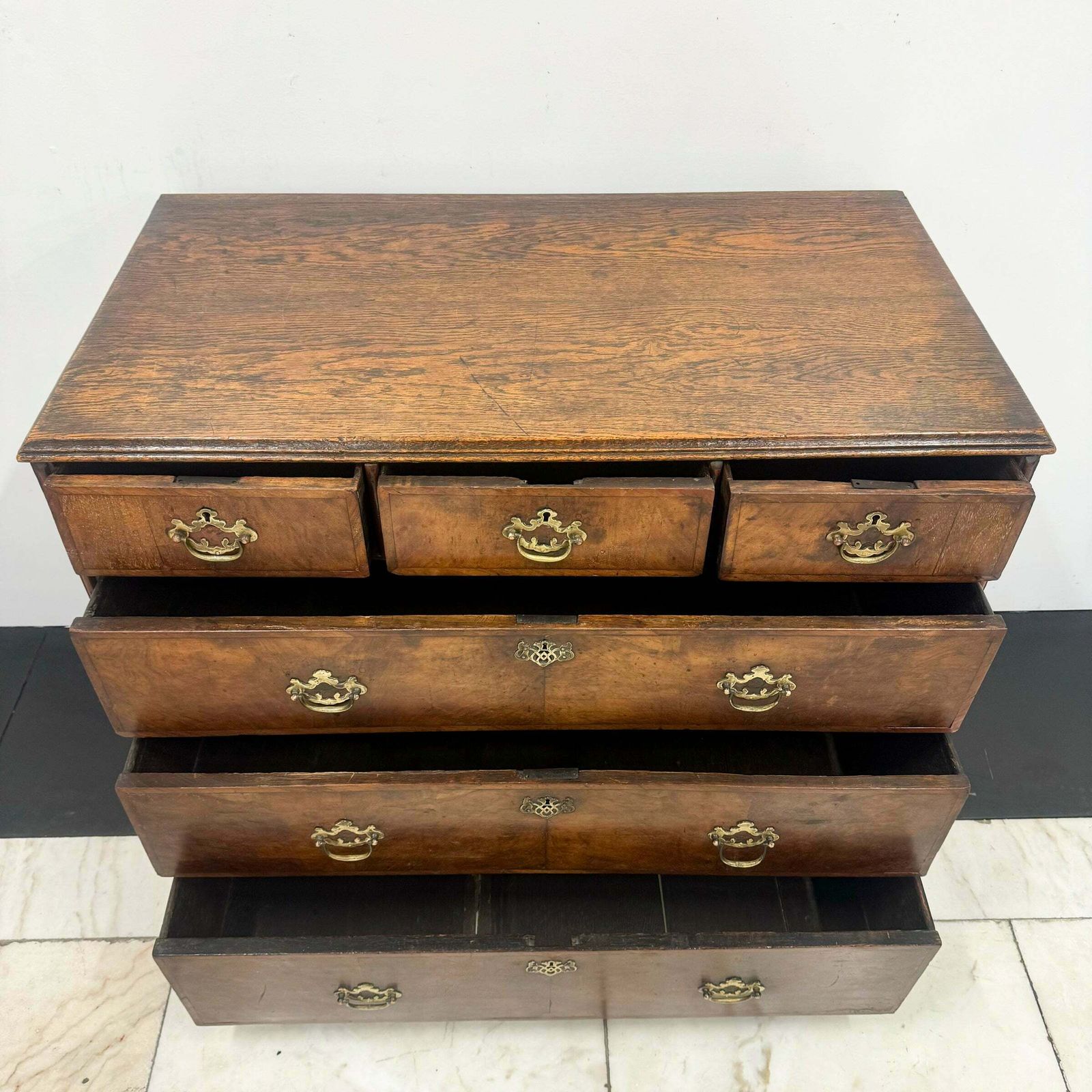 photo vinterior Antique 18th Century Oak And Walnut Chest Of Drawers