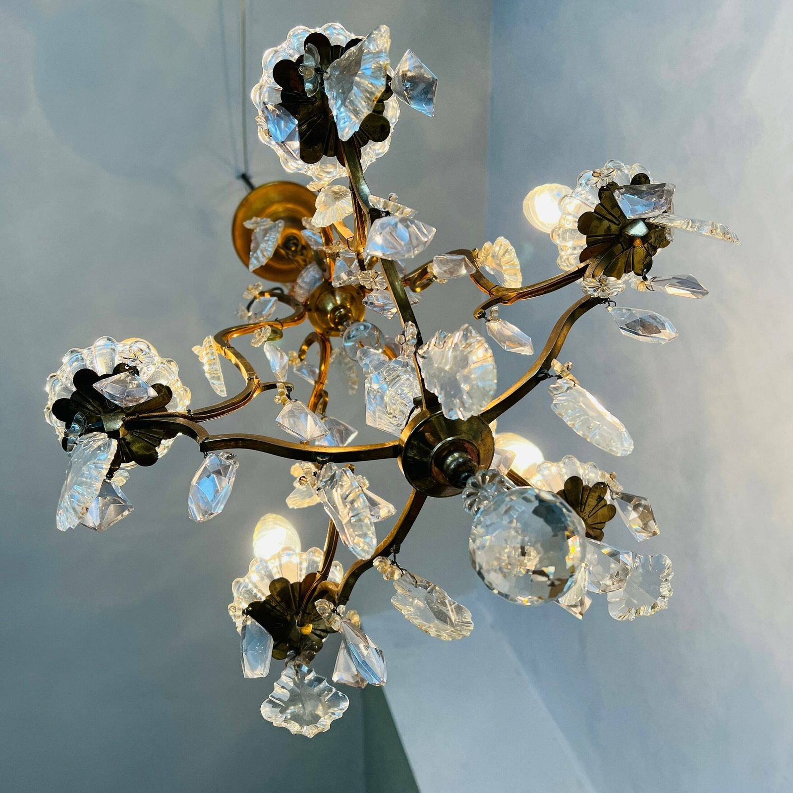 photo furniture Franse Kroonluchter Met Kristallen