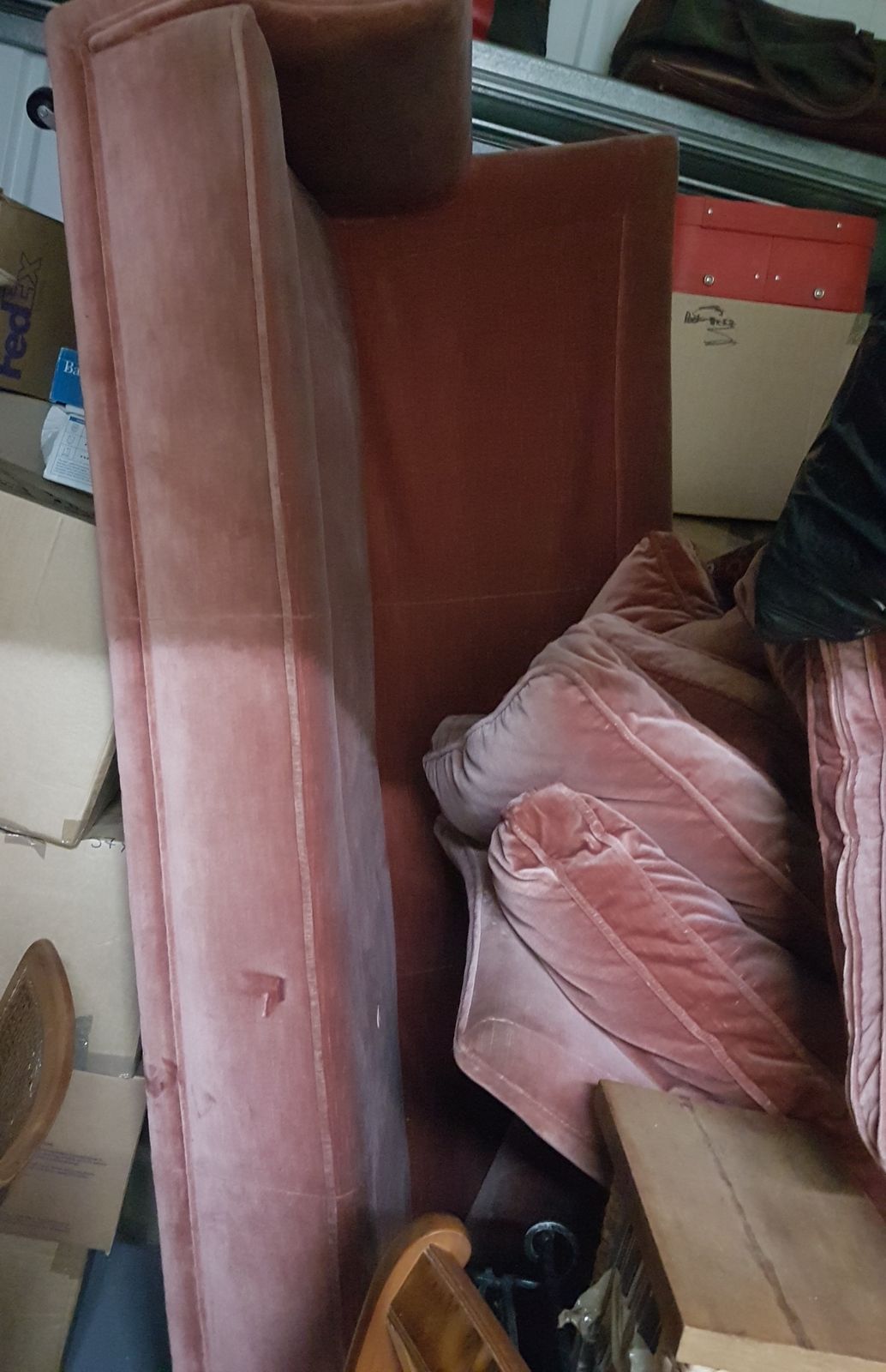`Dusty Pink Velvet Covered 3 Seater And 1 Seater Sofa With Loose Feather/Down Filled Cushions photo 367.0