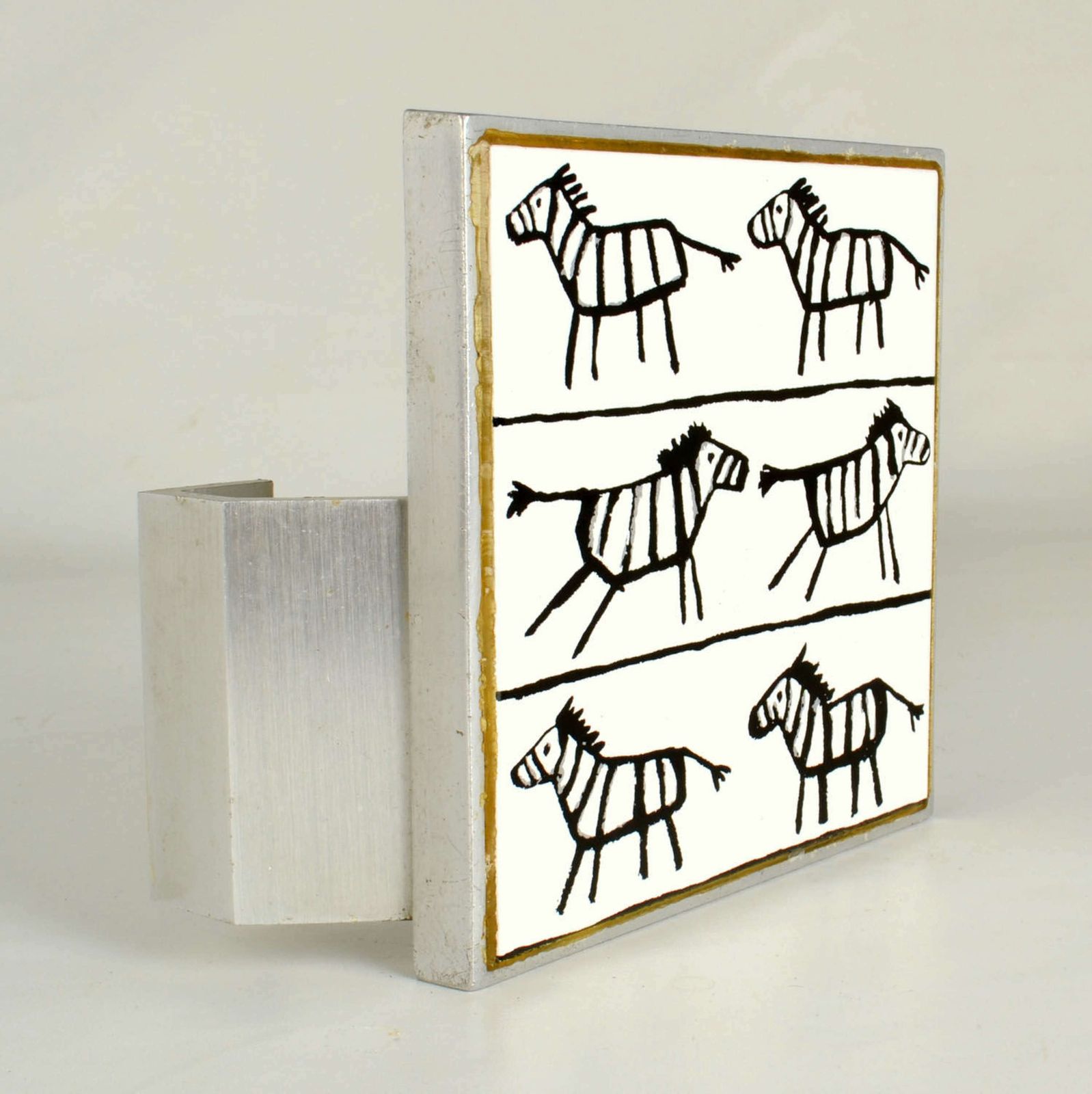 Door Handle Square Ceramic Zebra's In Aluminium photo furniture