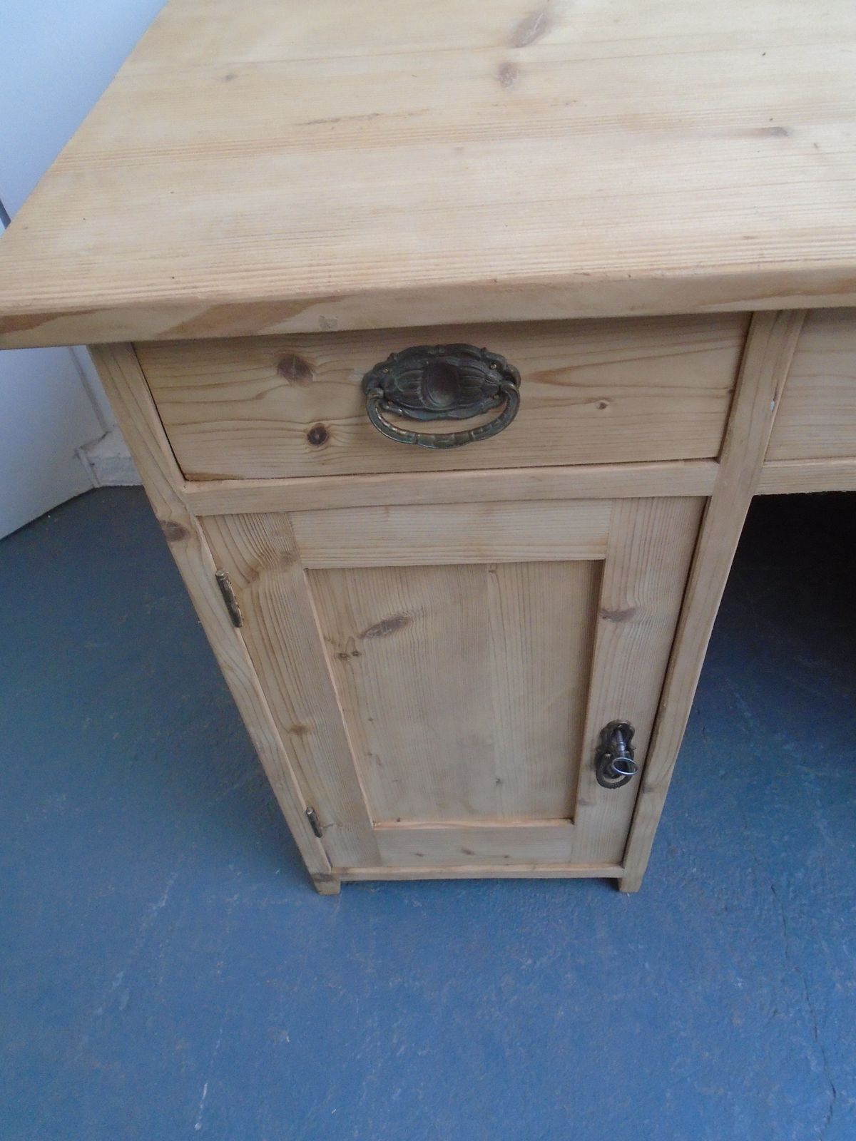 A Large Pine Panelled Victorian Office Desk To Paint / Wax photo vinterior