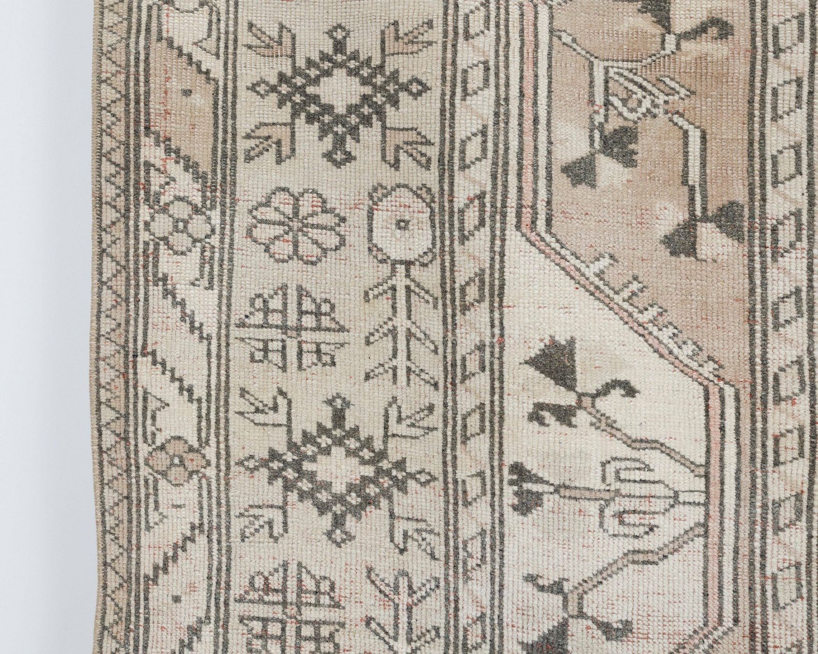 Turkish Rug, Neutral Vintage Rug, Wool Rug, Turkish Rug, Anatolian Rug, Bedroom Rug, Naturel Rug, Living Room Rug, Antique Handmade Rug photo furniture
