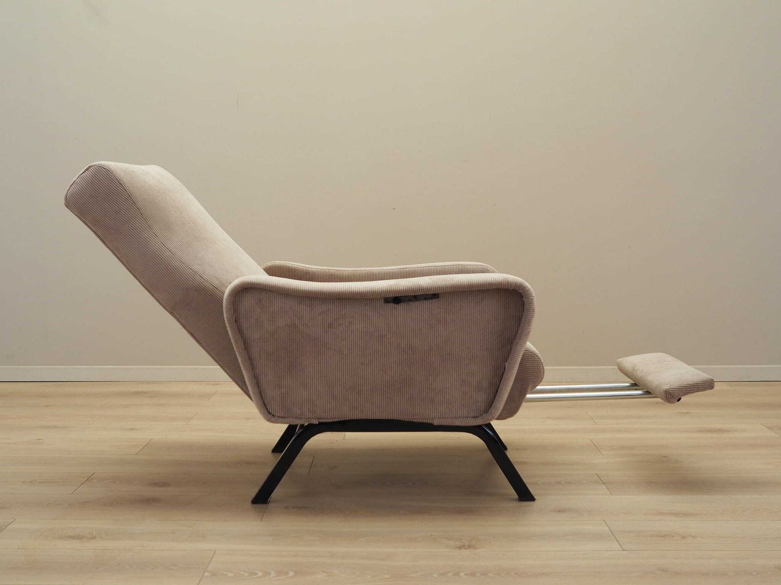 photo furniture Adjustable Armchair, Italian Design, 1970s, Production: Italy