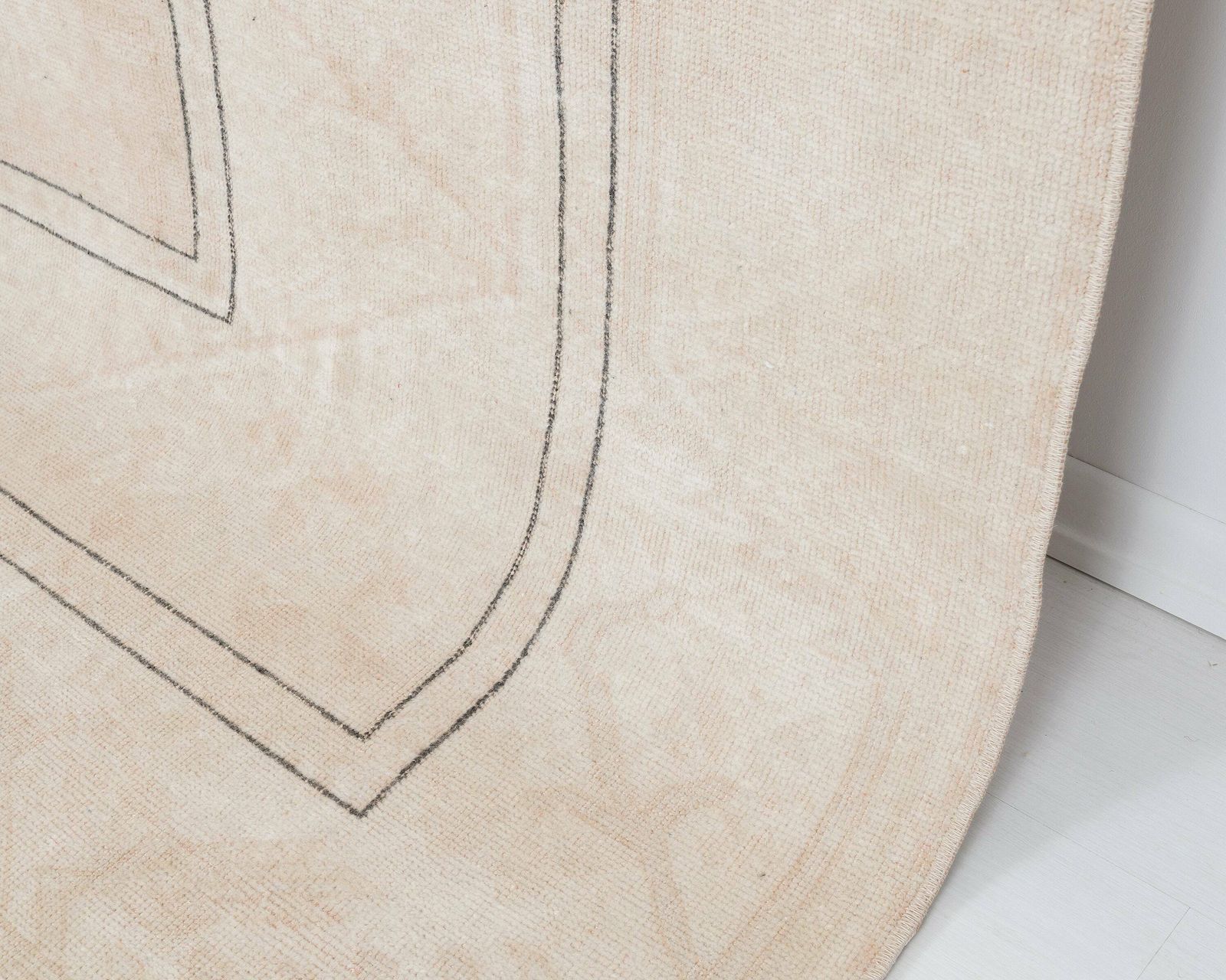 6x9 Vintage Rug, Neutral Turkish Rug, Beige Rug, Antique Rug, Oushak Rug, Anatolian Rug, Low Pile Rug, Naturel Rug,Living Room Rug,Faded Rug photo vinterior
