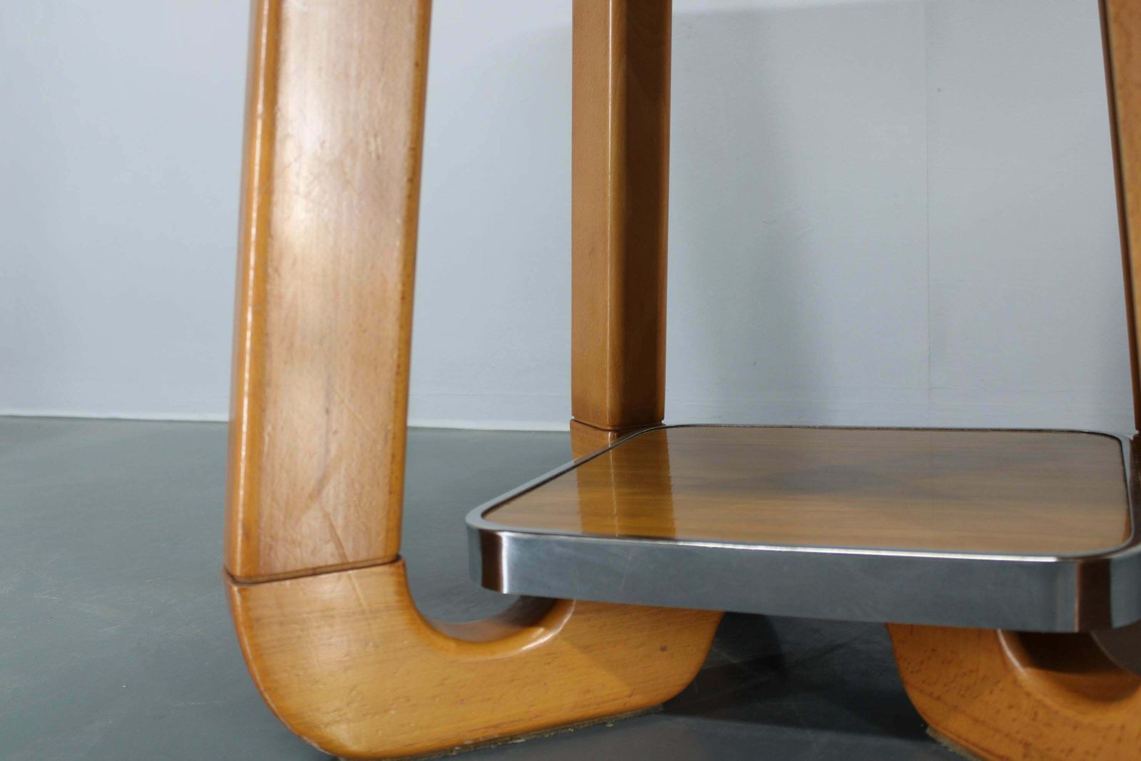 photo vintage 1970s Italian Extendable Dining Table In Maple Finish