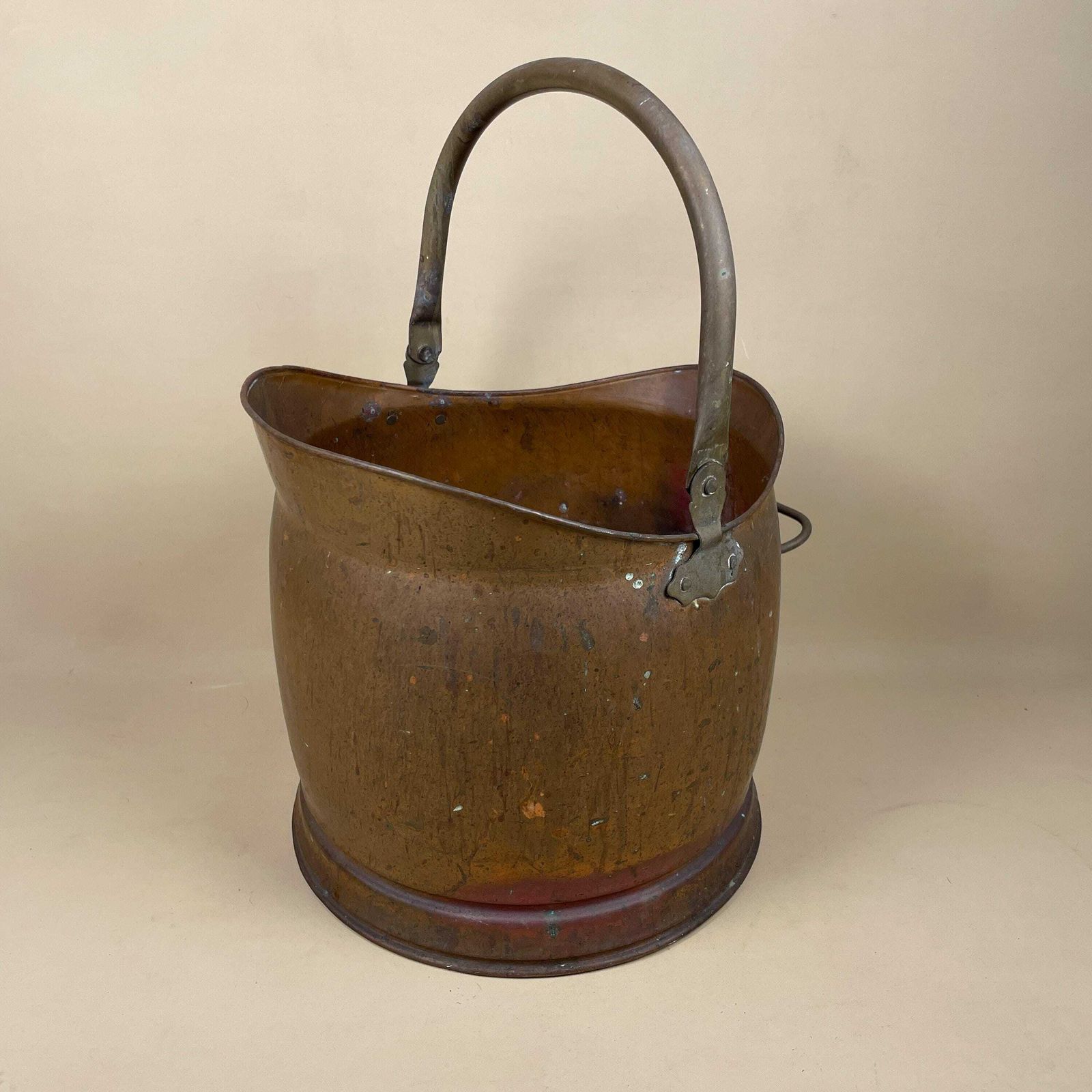 Antique Metal Copper Coal Bucket Handle Fireshide Fire Side Scuttle Log Helmet Farmhouse Cottage Aged Patina Vintage Fireplace Ornate photo furniture
