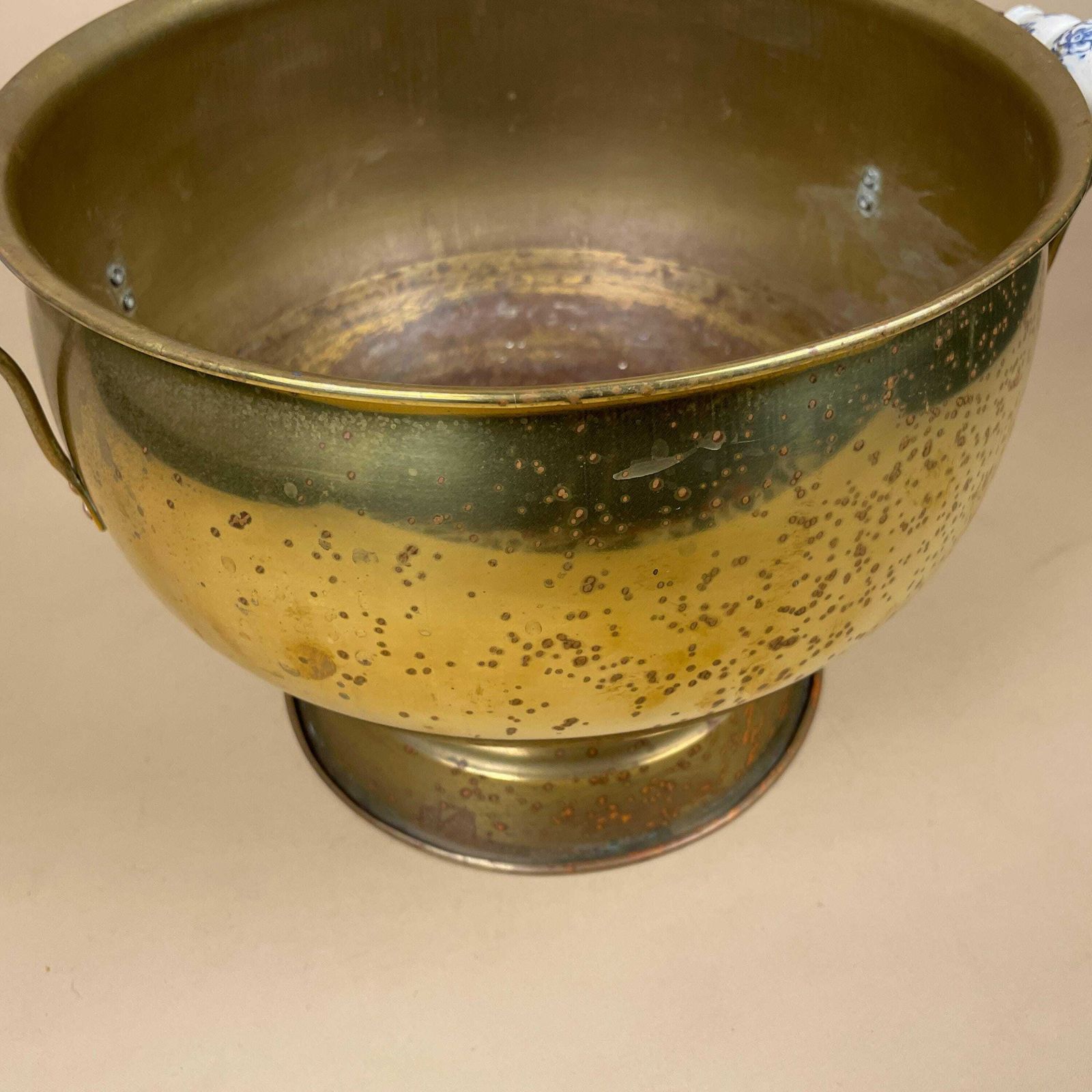 Antique Metal Brass Gold Coal Bucket Ceramic Handle Fireside Fire Side Scuttle Log Planter Farmhouse Cottage Pot Patina Vintage Fireplace photo vintage