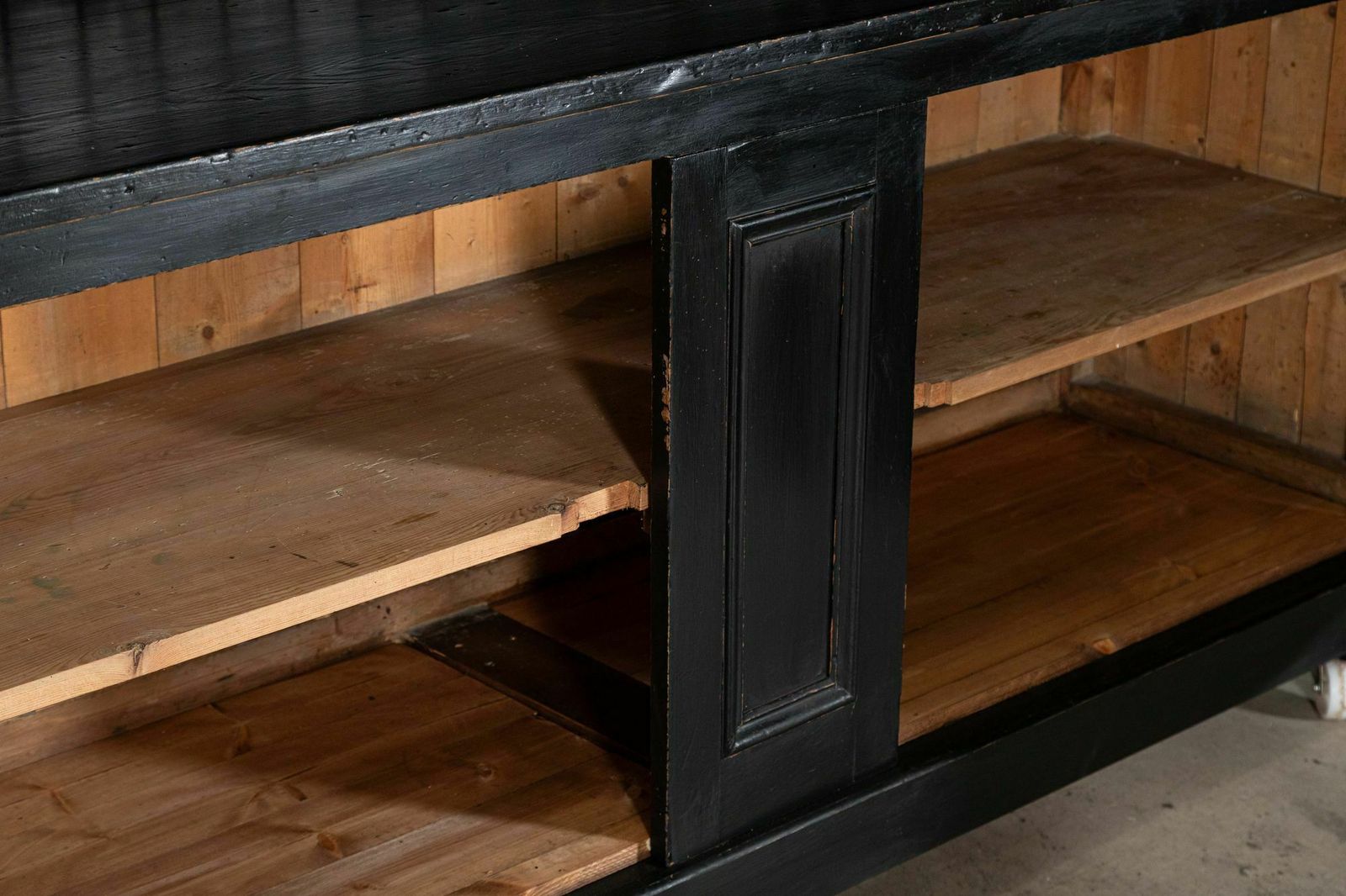 photo vinterior Large 19thc English Ebonised Pine Butlers Pantry Cabinet