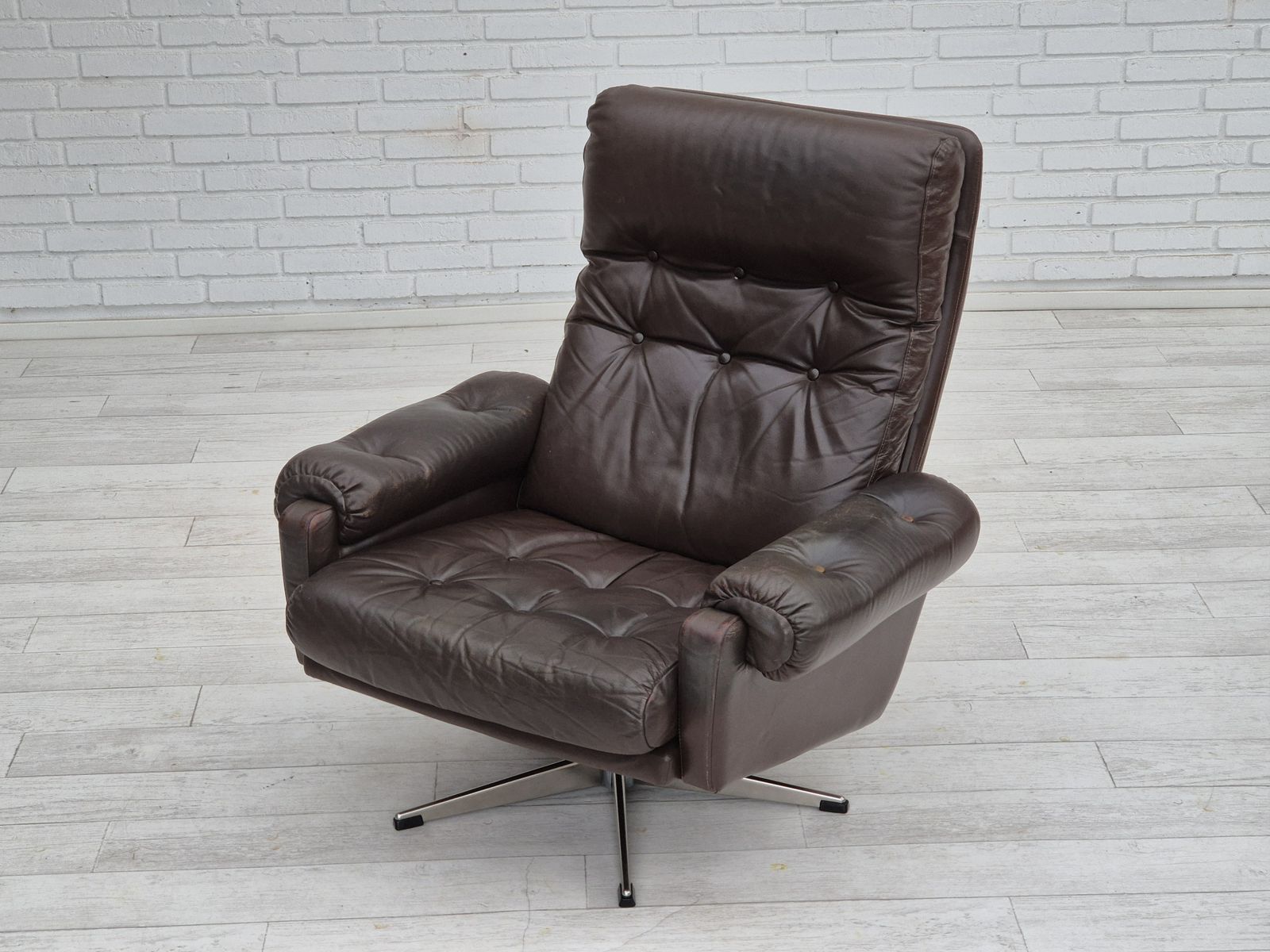 1970s, Danish Swivel Chair, Original Condition, Brown Furniture Leather. photo vinterior