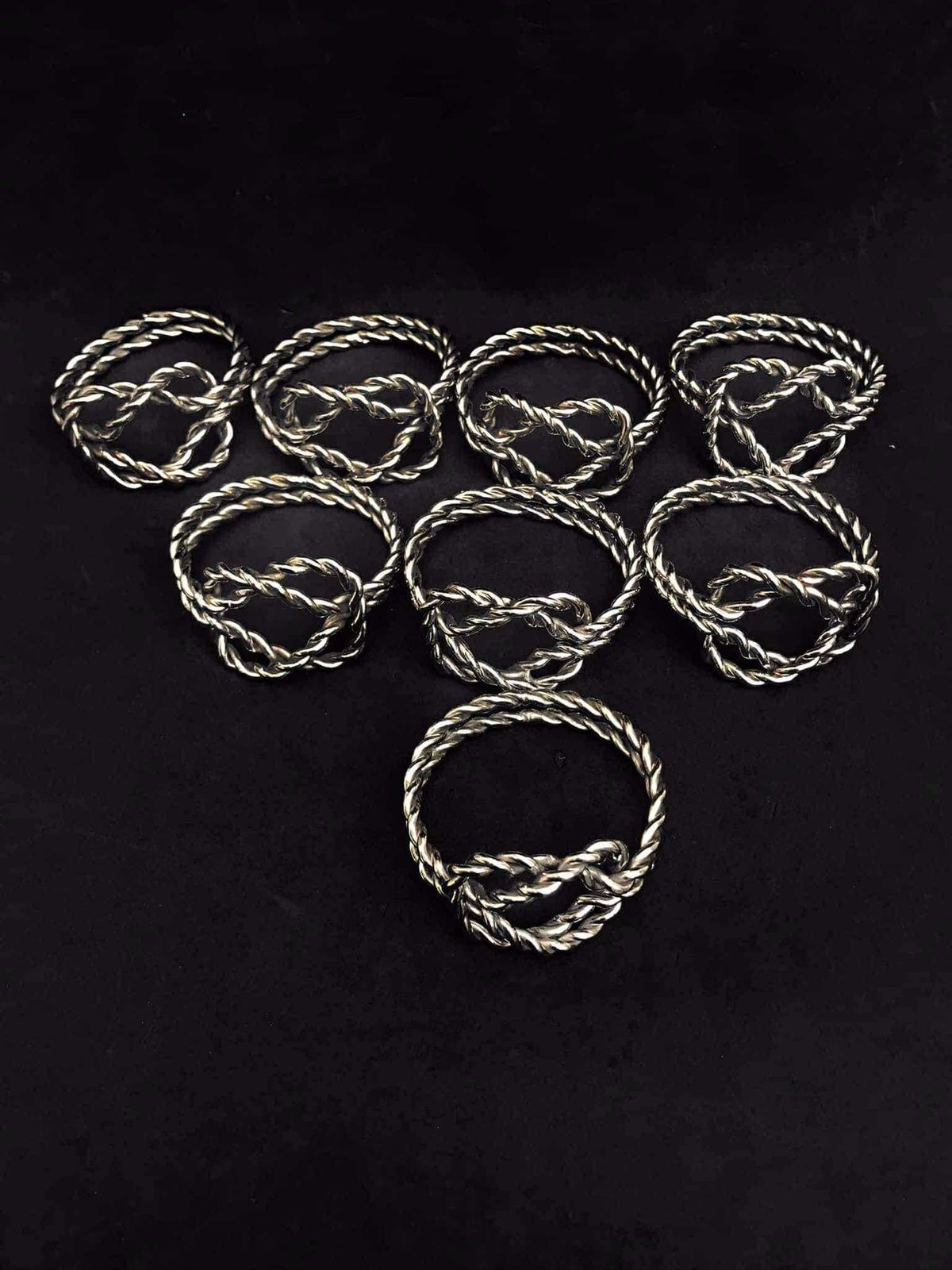 photo furniture Vintage Servetringen Met Gevlochten Ketting En Strikdecor, Verzilverd Metaal, Frankrijk, 8 Stuks, Jaren 1960