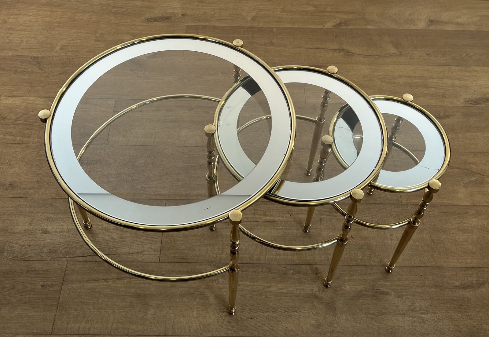 photo vinterior Set Of 3 Round Brass Nesting Tables With Glass Tops And Silver Rims
