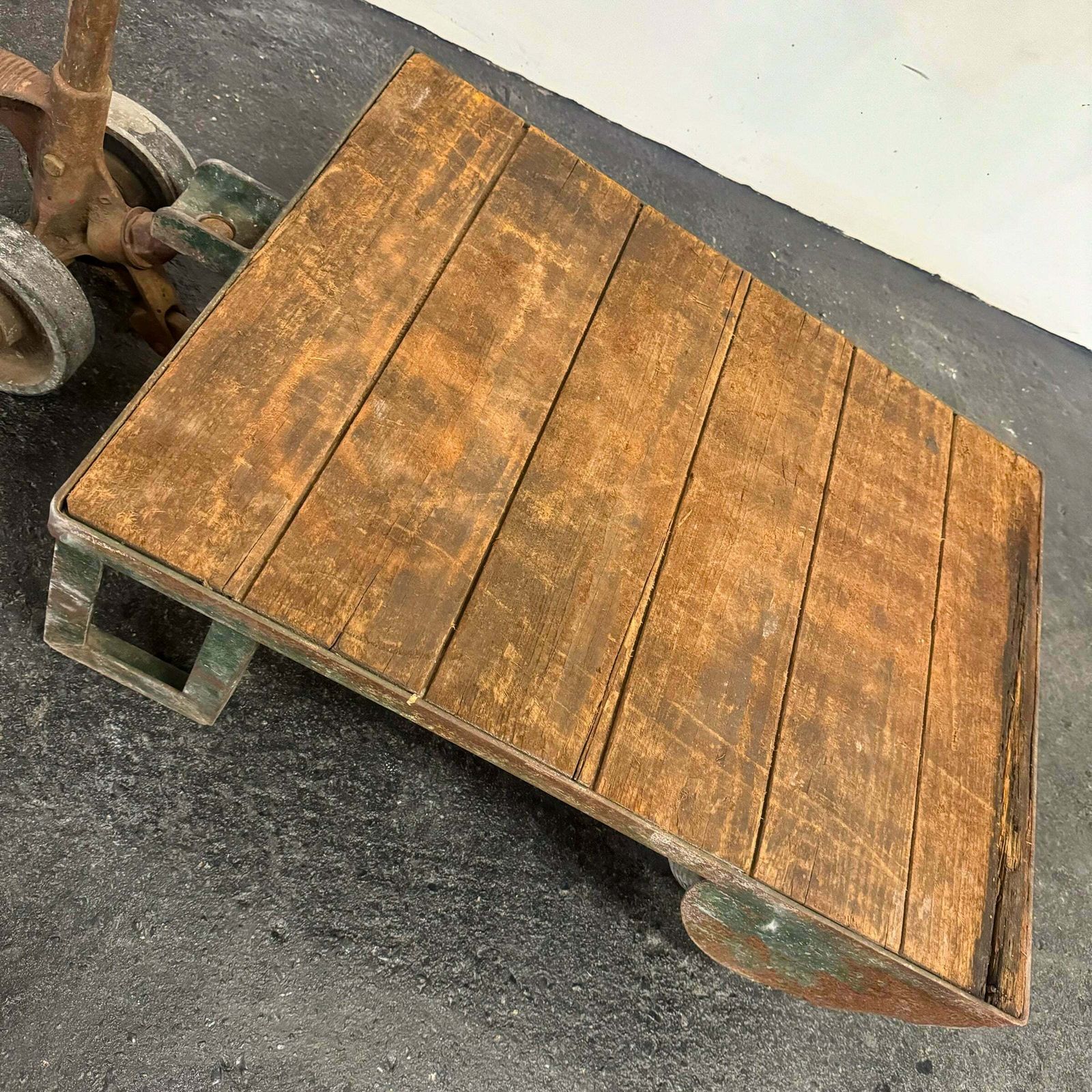 photo vintage Antique Wooden Tuglift Trolley