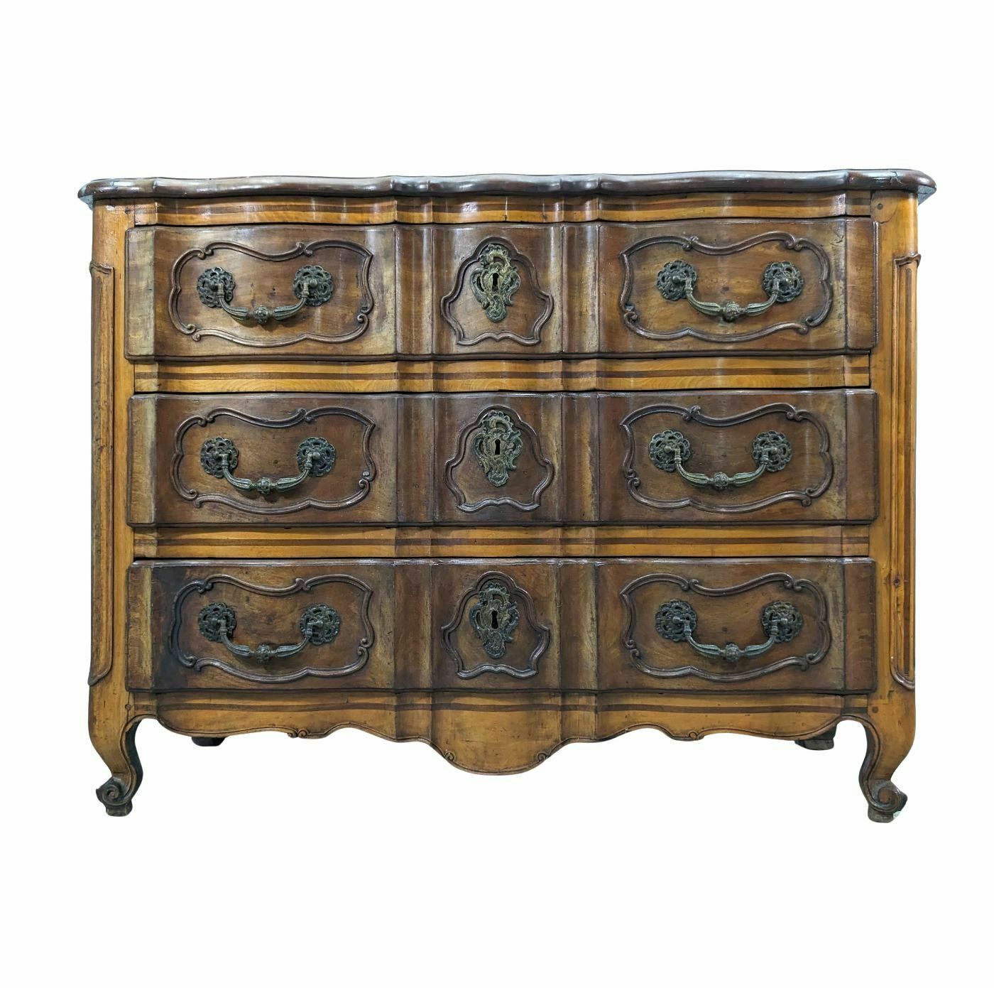 Curved Crossbow Chest Of Drawers In Walnut From The 18th Century