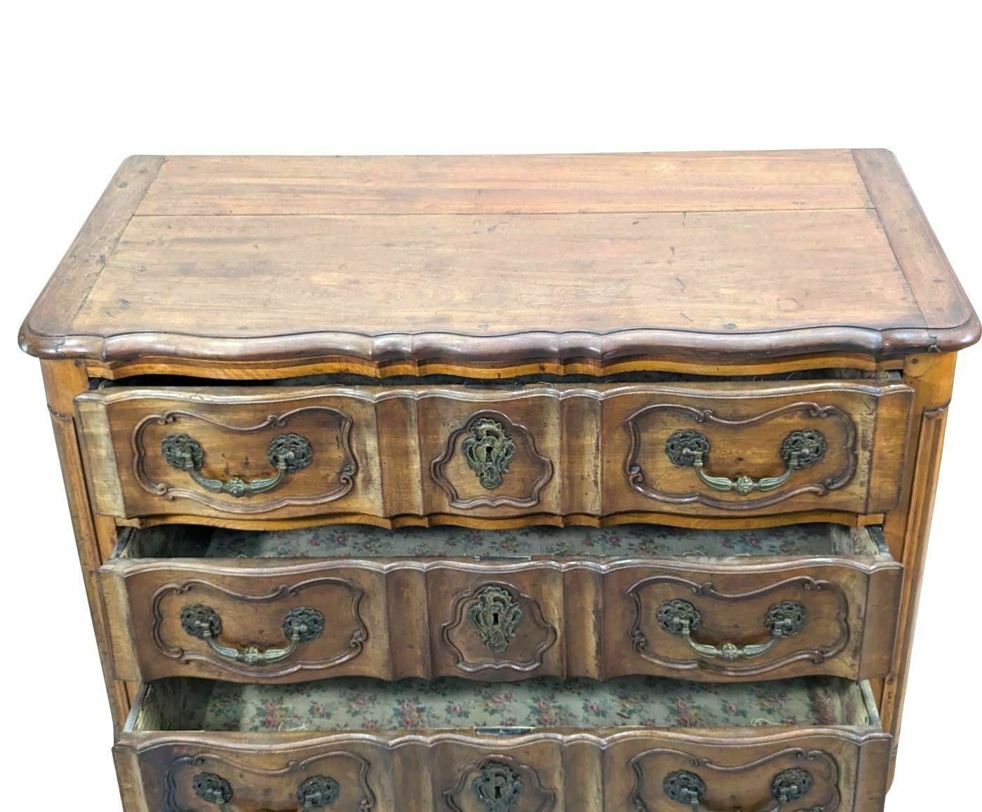 Curved Crossbow Chest Of Drawers In Walnut From The 18th Century photo furniture