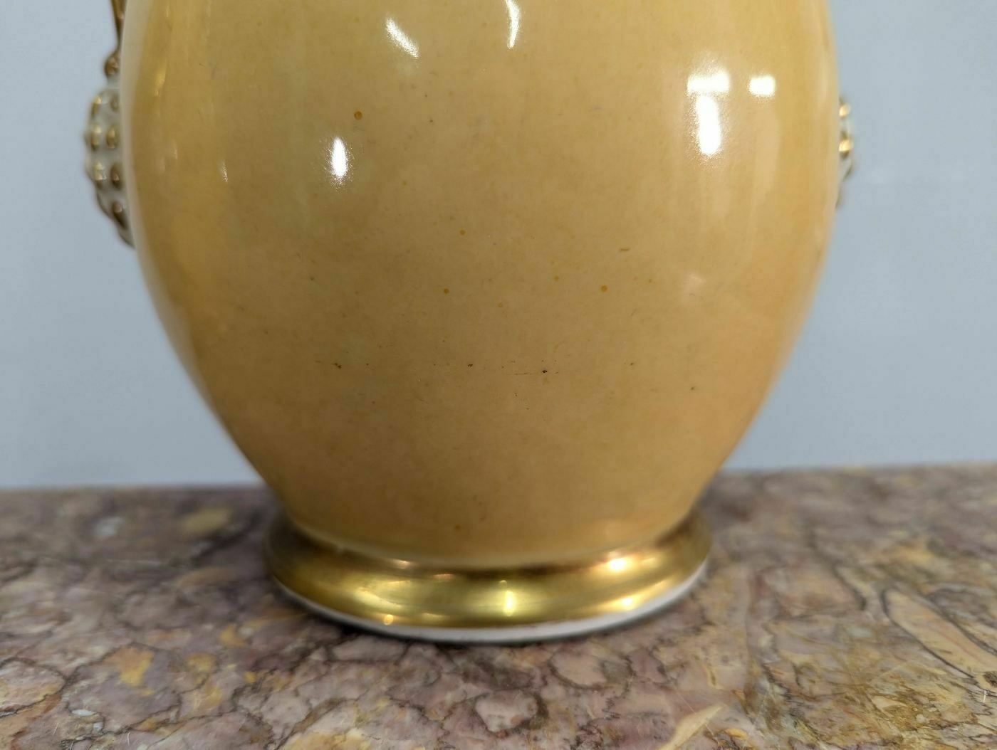 photo vinterior 19th Century Paris Porcelain Vases Painted With Roses (Pair)