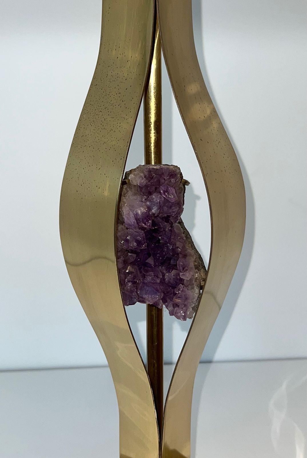 photo vinterior Important Sculptural Brass Lamp Composed Of An Amethyst By Willy Daro