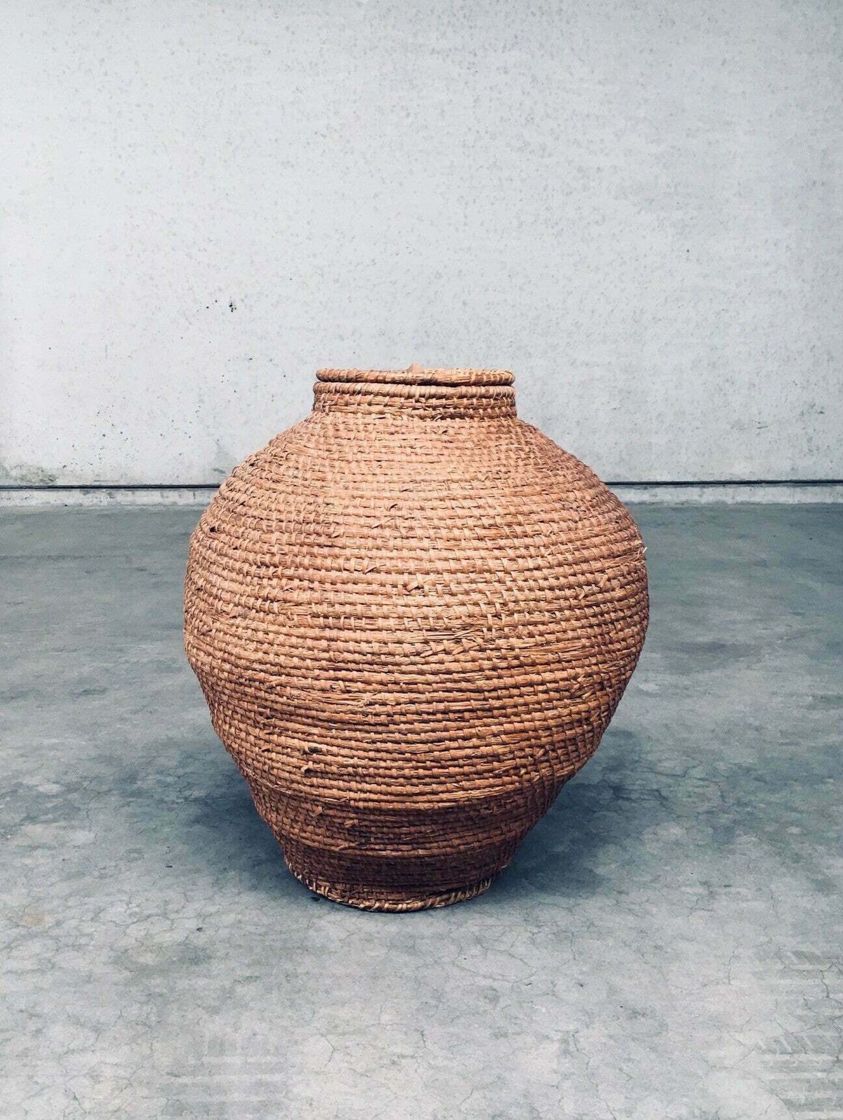 Begin 20e Eeuw Folk Art Primitieve Xl Straw Basket photo for sale