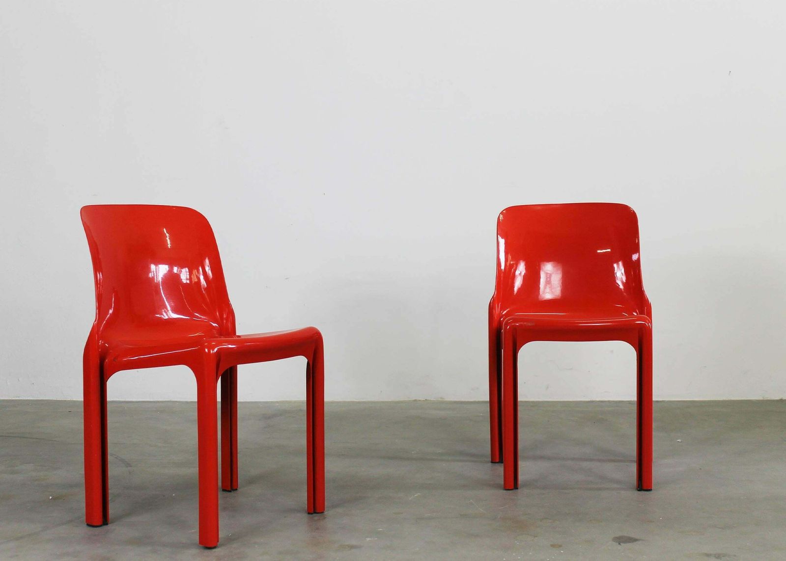 Vico Magistretti Set Of Two Red Selene Chairs By Artemide 1970s photo 650.0