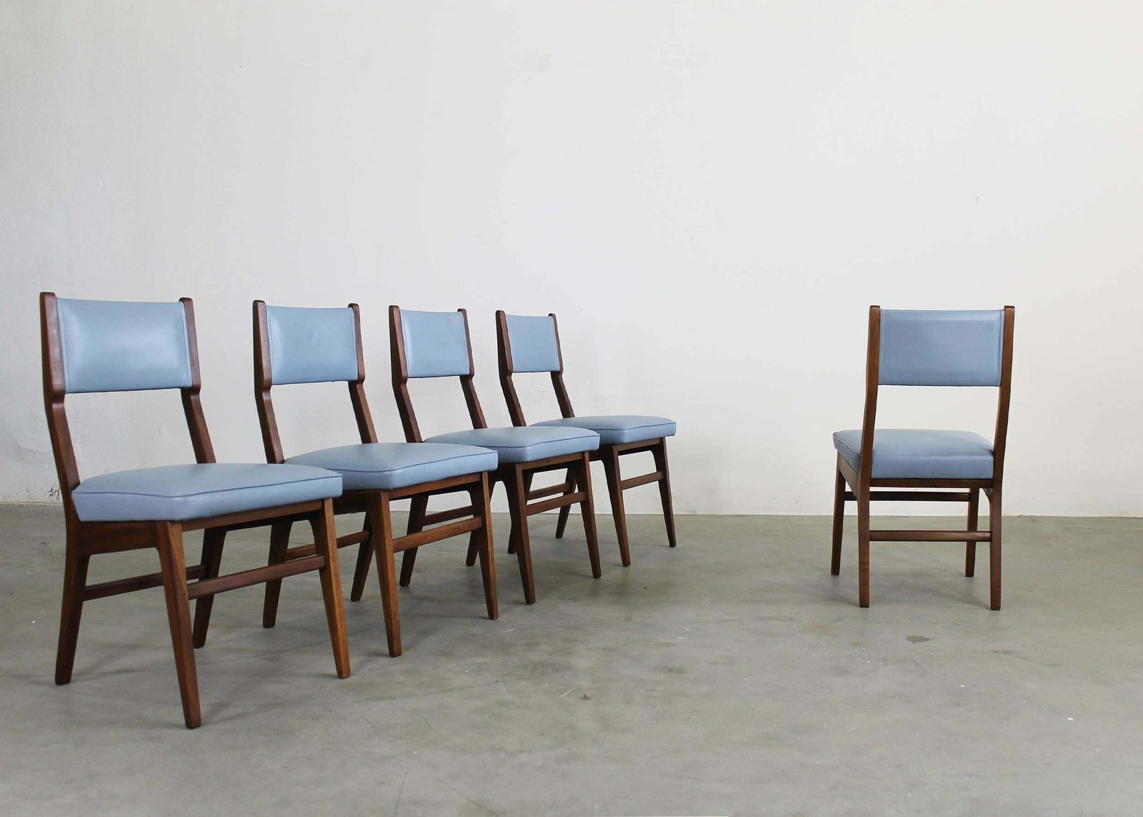 Gio Ponti (Attributed To) Set Of Five Chairs In Wood And Leather By Isa Bergamo photo buy