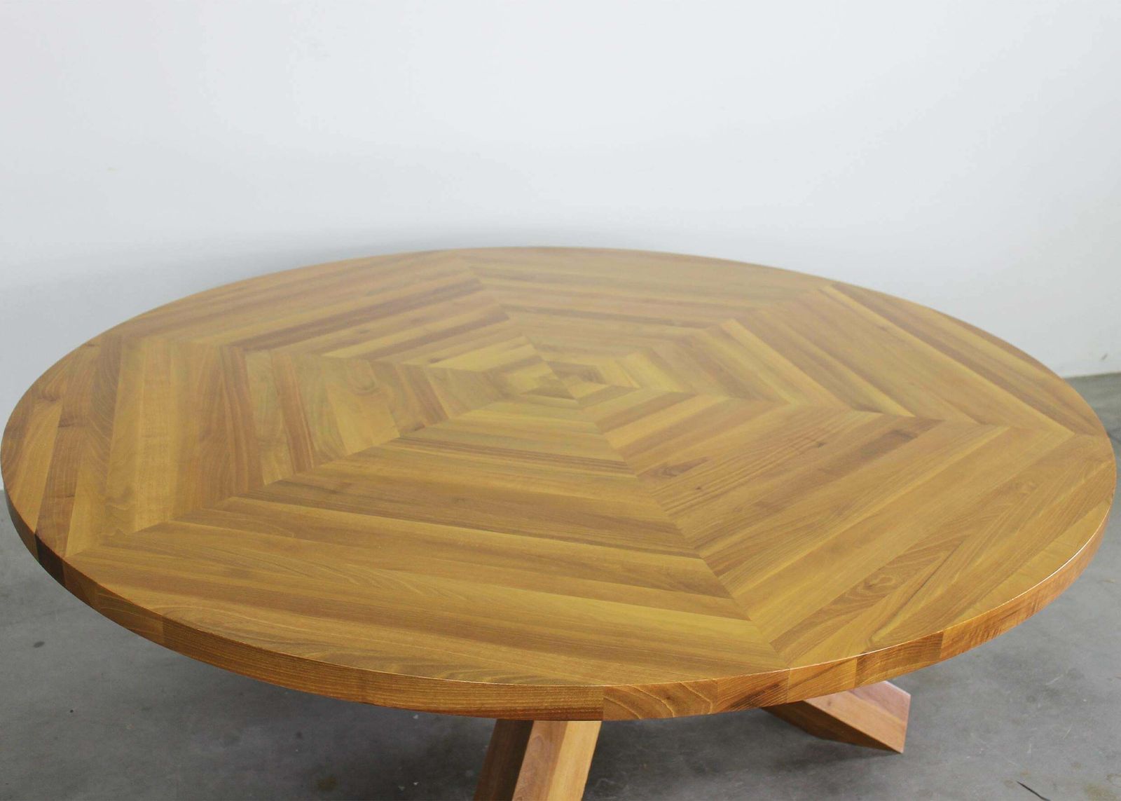 photo furniture Mario Bellini La Rotonda Round Table In Walnut Wood By Cassina 1980s
