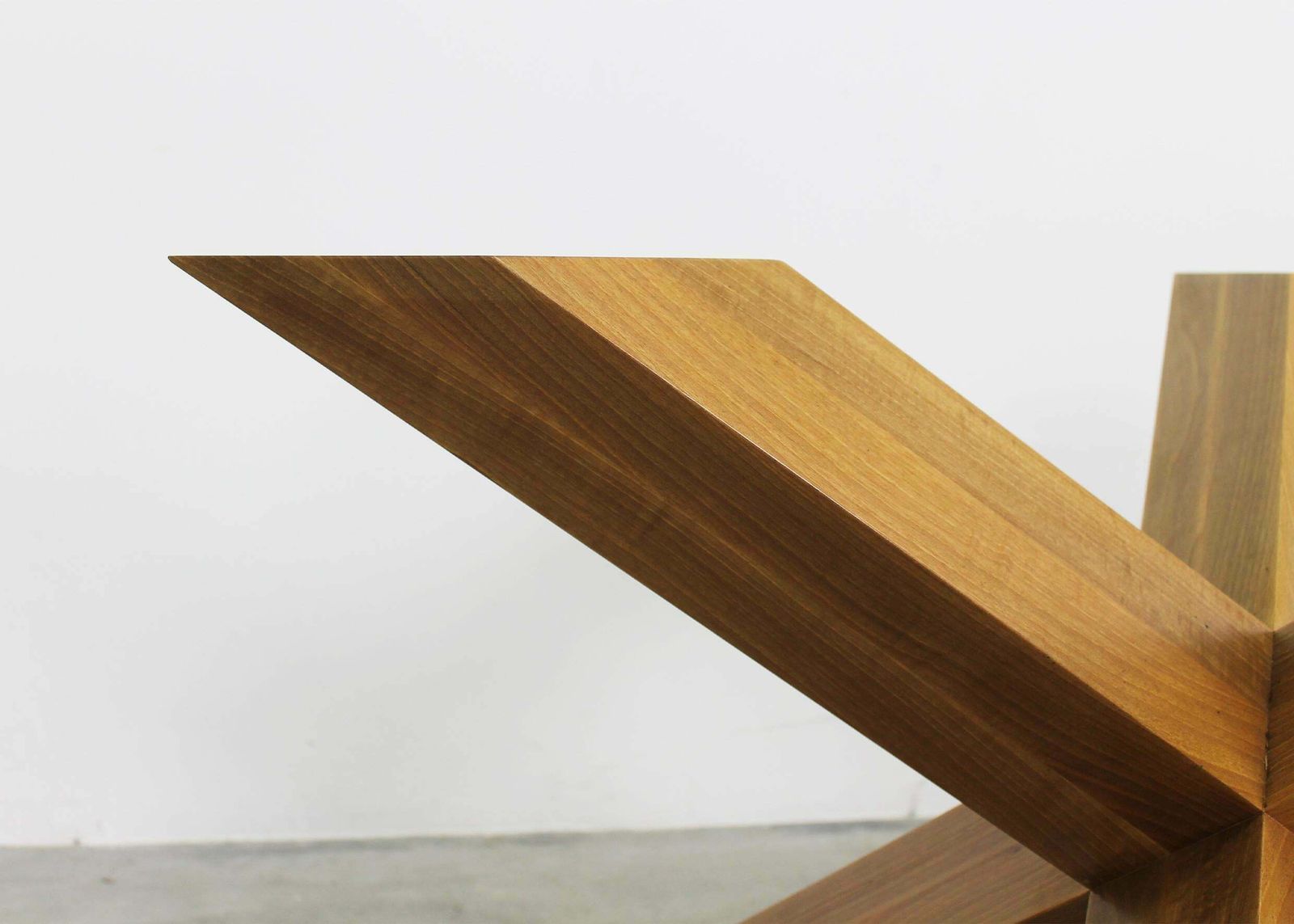 photo vinterior Mario Bellini La Rotonda Round Table In Walnut Wood By Cassina 1980s