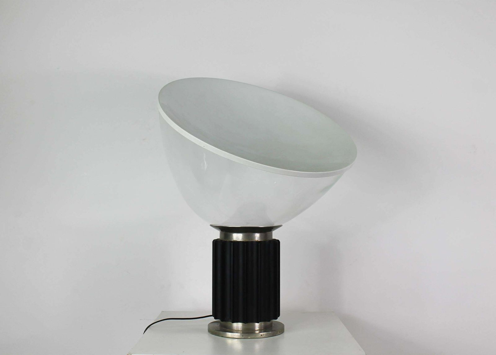 Achille & Pier Giacomo Castiglioni Taccia Black Table Lamp By Flos 1970s photo vinterior
