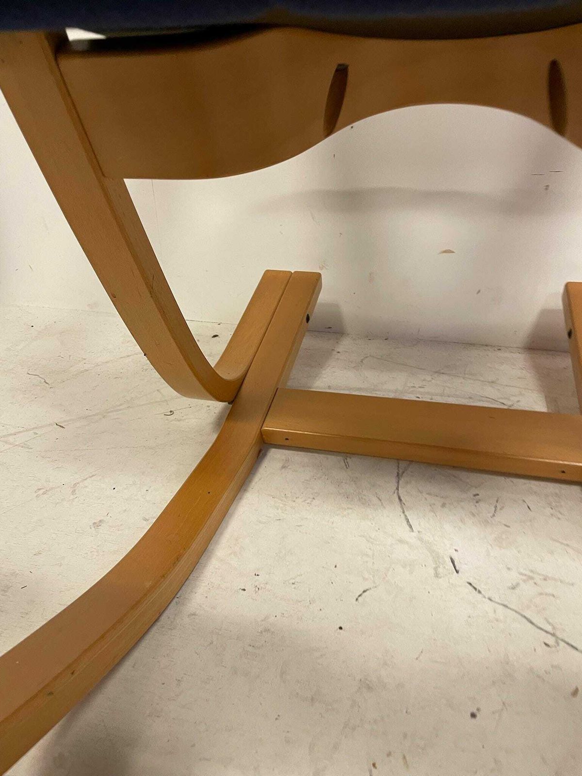 photo furniture Stokke Duo 80s 90s Ergonomic Kneeling Office Lounge Chair Blue By Peter Opsvik