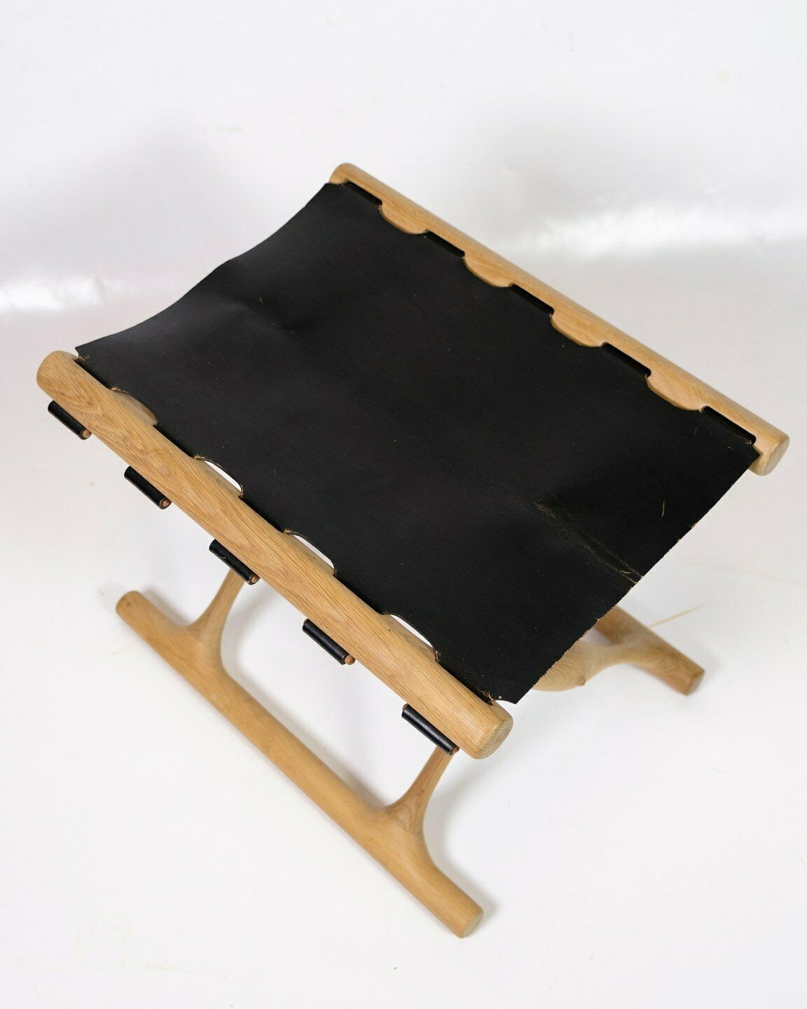 Stool "Gold High Chair" Model Ph 43 In Oak With Seat Of Stretched Black Full Grain Leather By Poul Hundevad photo 1405.0