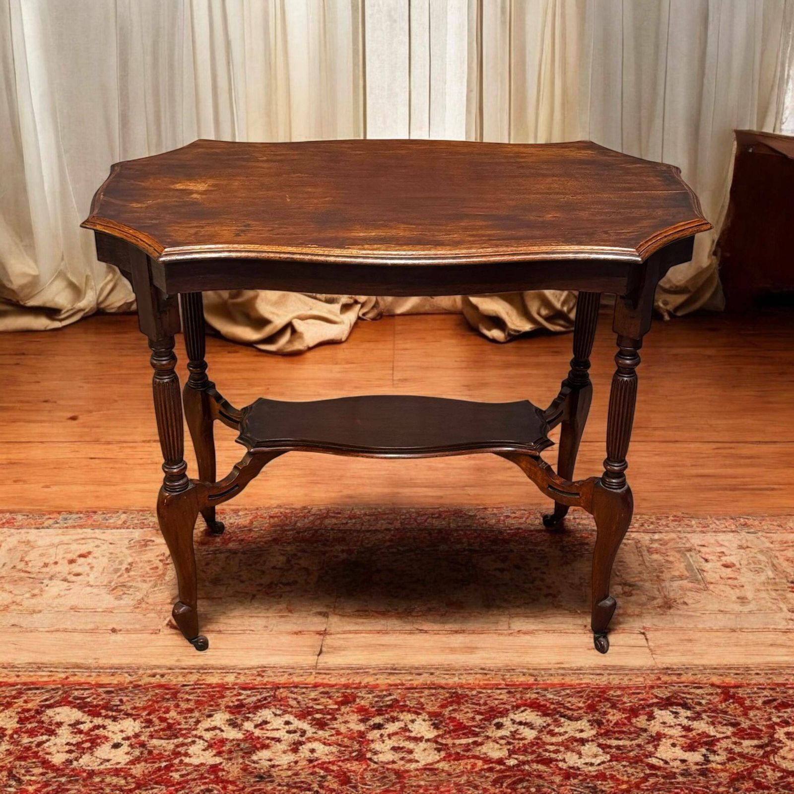 Antique Victorian Centre Table / Manufactured C.1860