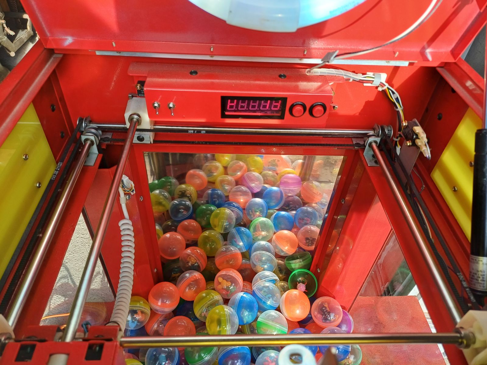 photo furniture Fairground Game “La Pince à Boules”