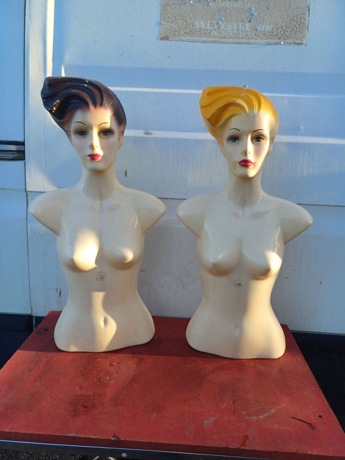 183.0 Pair Of Vintage Plastic Mannequins: Farmino photo