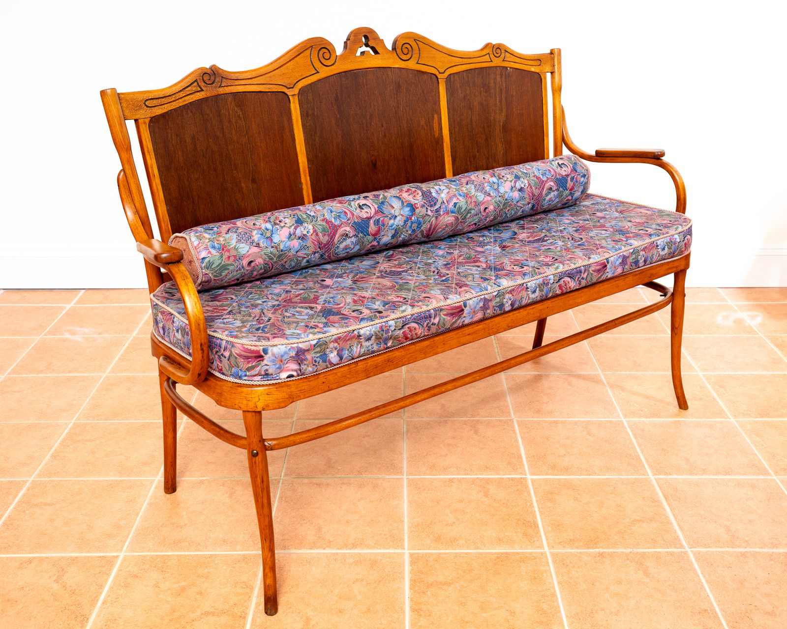J&J Kohn Art Nouveau Bench Bentwood 3 Seater Vienna Secession J J Kohn Austrian Two Tone Beech Wooden Bistro Thonet Style 1890s 1900s