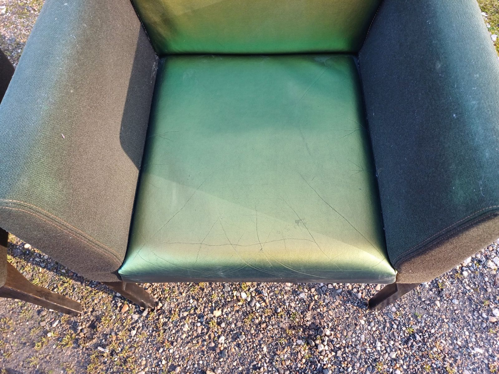 photo furniture Pair Of Armchairs By Imelda Brugiaffredo And Gian Carlo Tranzatto