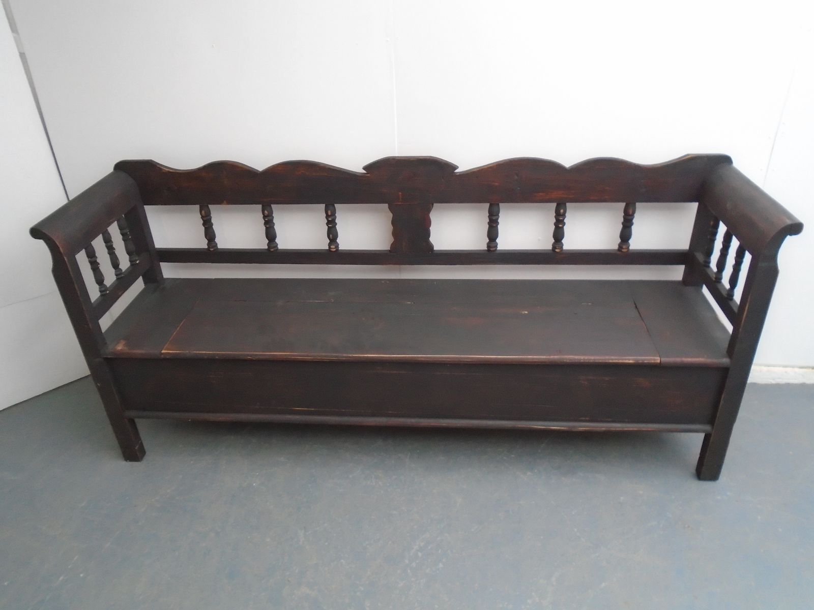 photo furniture A Black & Red Columned Antique Pine 3 To 4 Seater Bench
