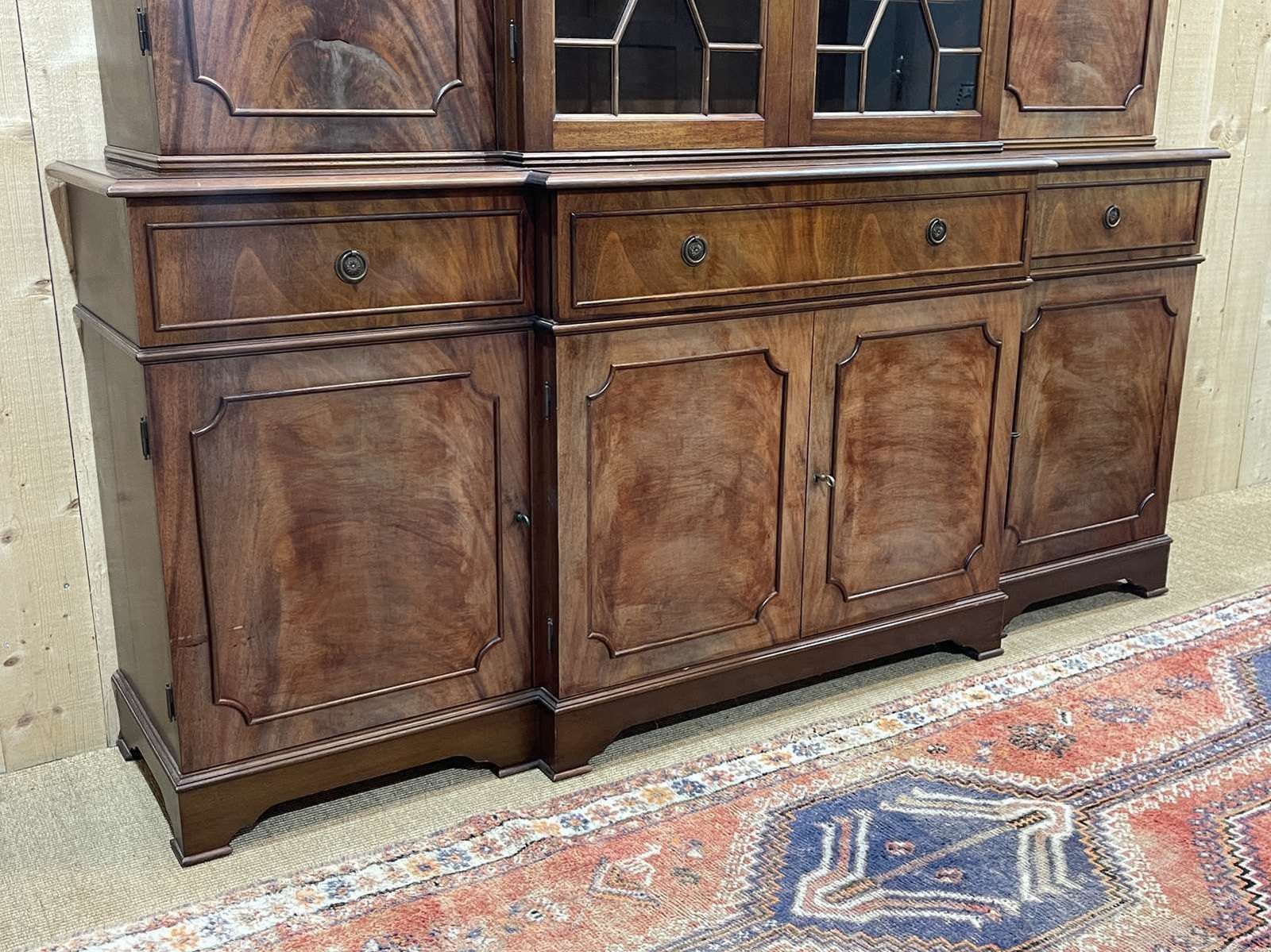 photo vintage English Bookcase From The 1970s In Mahogany