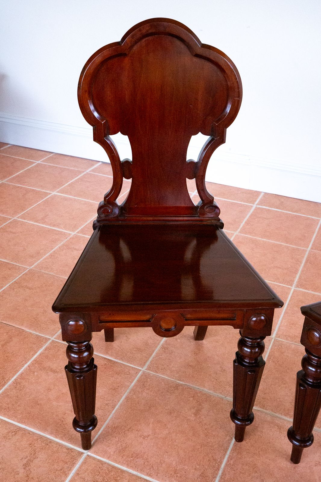 photo vintage Pair Of Regency Mahogany Hall Chairs 1810 Gillows Of Lancaster Country House Fine Antique Large Carved