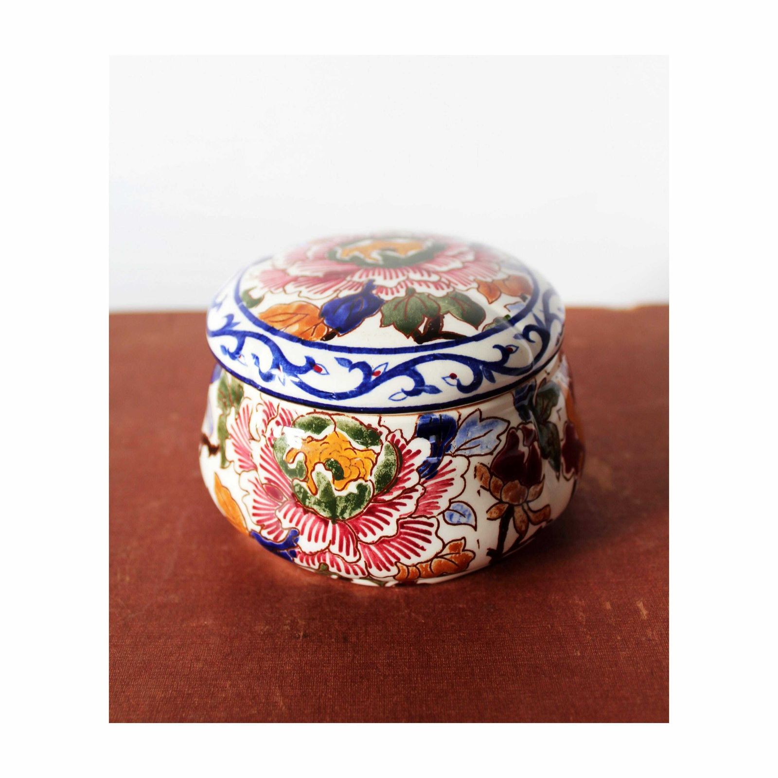 Vintage Frans Keramiek Gien Bonbonnière, Dekselbox, Grote Doos, Suikerpot, Sieradendoos, Frankrijk, Pioenrozen / Pivoine Ontwerp, Gesigneerd
