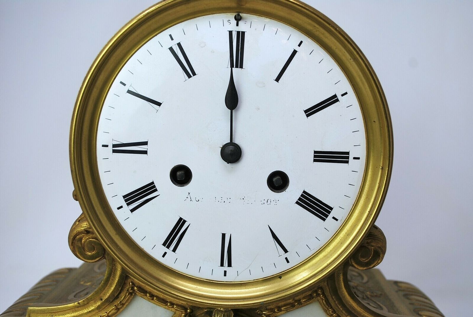 Louis XVI Clock In White Marble And Gilt Bronze photo 950.0