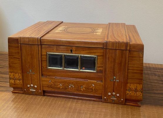 Large Box In Fruitwood And Mother Of Pearl Marquetry Circa 1900   Art Nouveau   Excellent Condition photo furniture