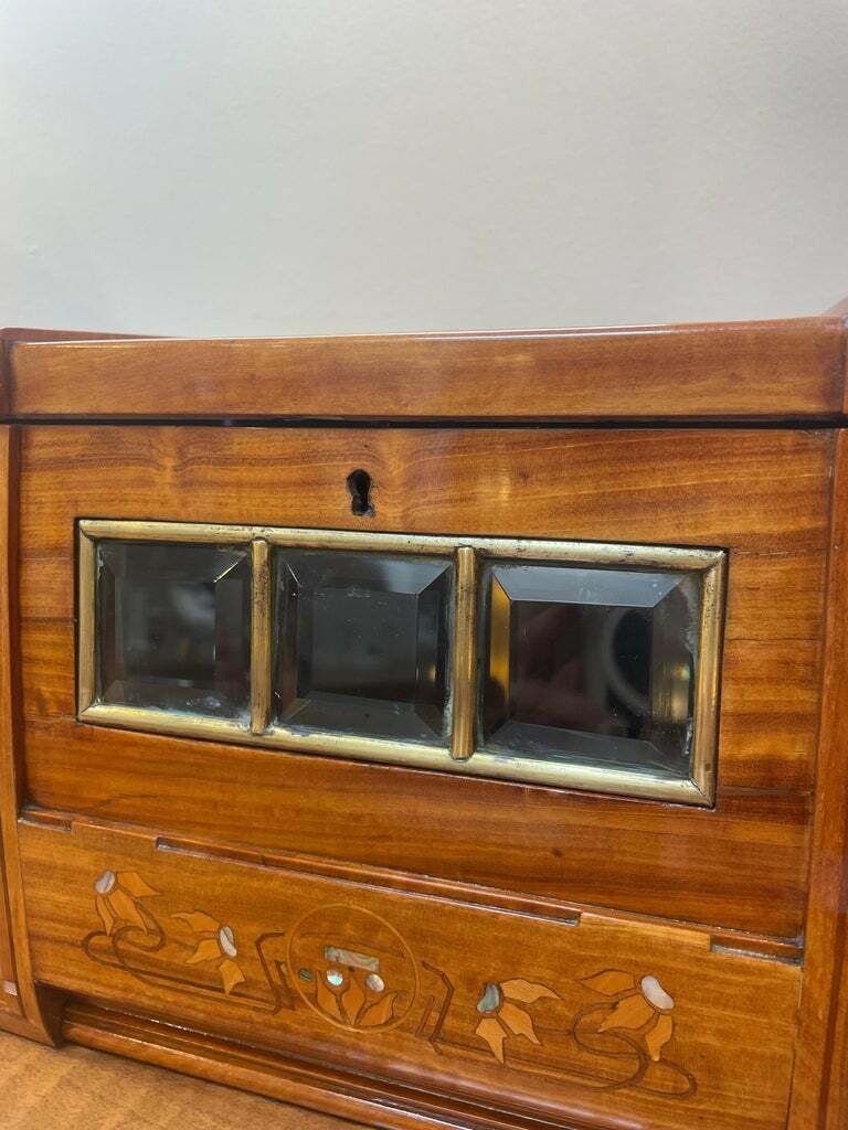 Large Box In Fruitwood And Mother Of Pearl Marquetry Circa 1900   Art Nouveau   Excellent Condition photo vinterior